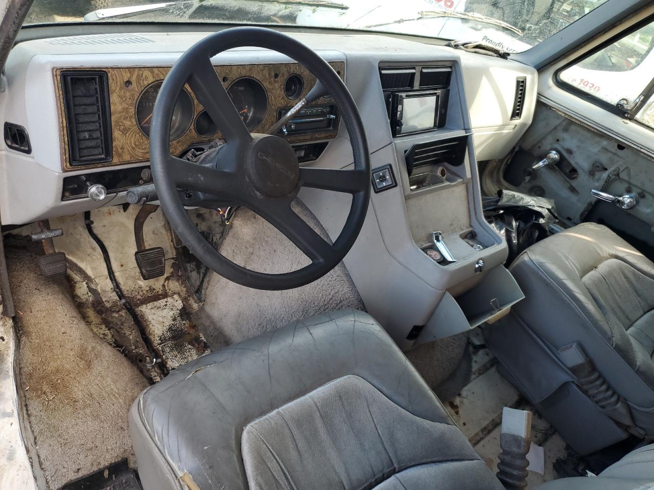 1990 Chevrolet G20 White vin: 2GBEG25K5L4114885
