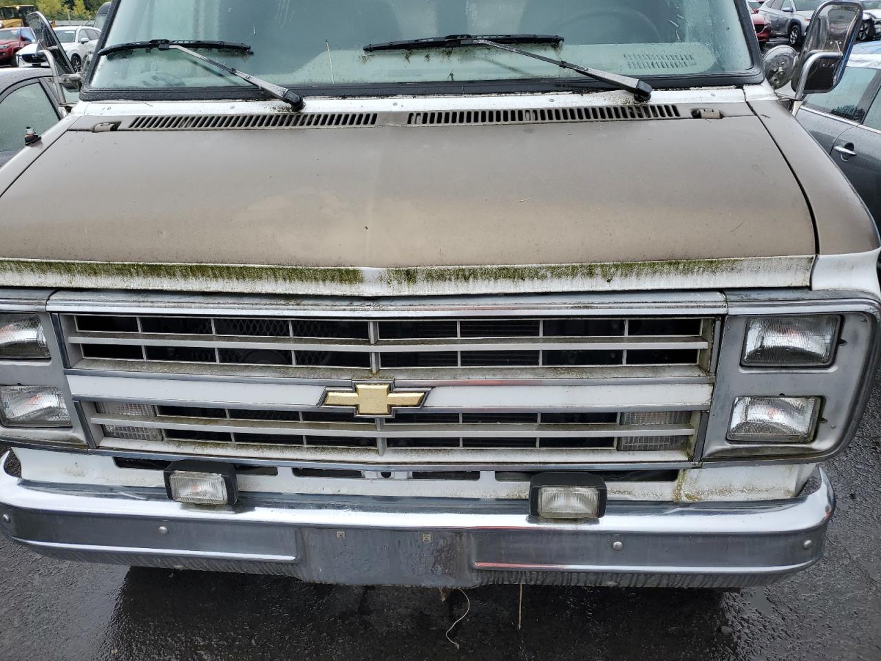 1990 Chevrolet G20 White vin: 2GBEG25K5L4114885
