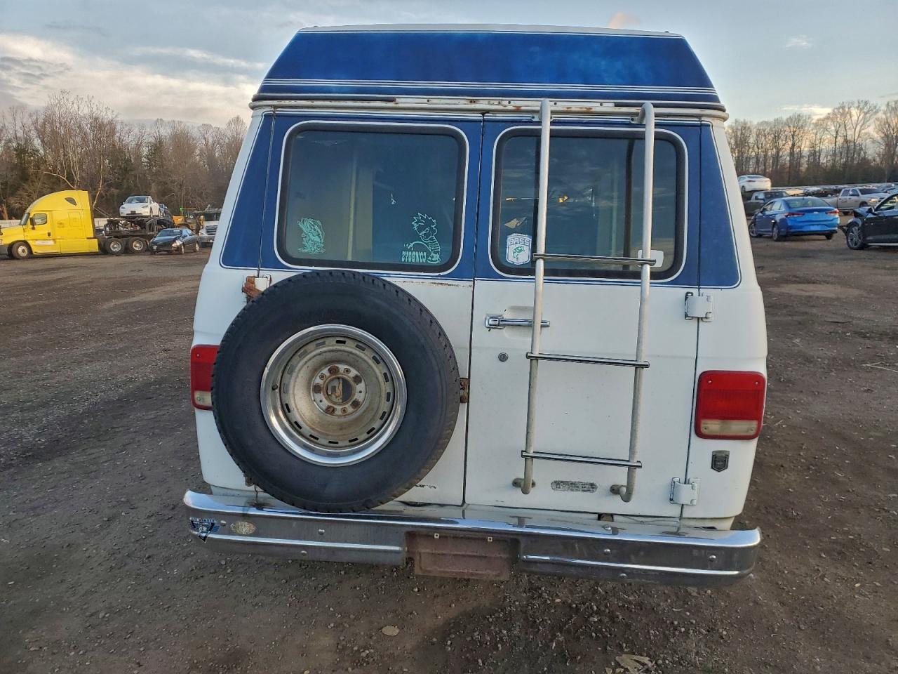 1990 Chevrolet G20 White vin: 2GBEG25K7L4113236