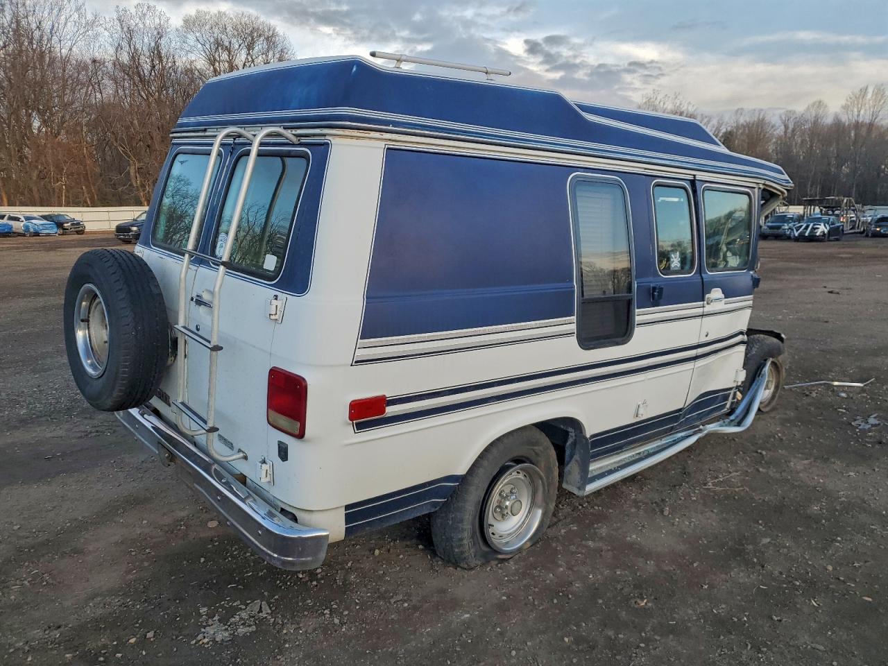 1990 Chevrolet G20 White vin: 2GBEG25K7L4113236