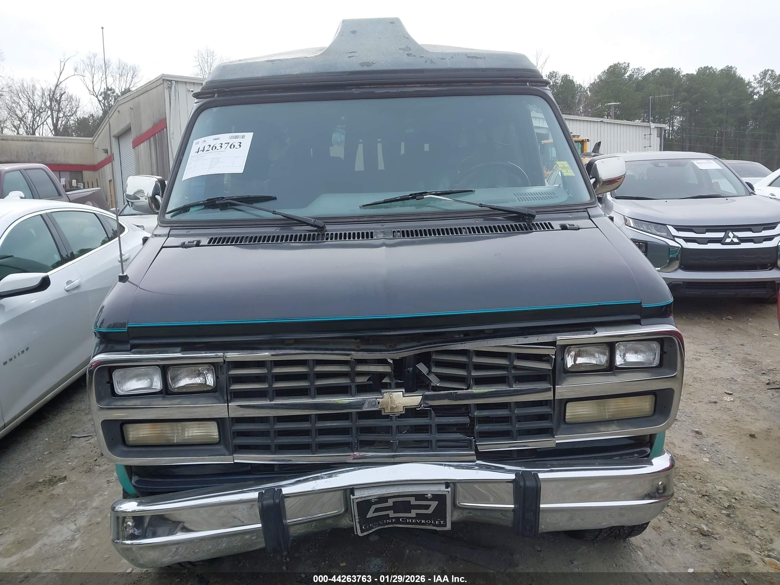 1992 Chevrolet G20   Черный vin: 2GBEG25K7N4124157