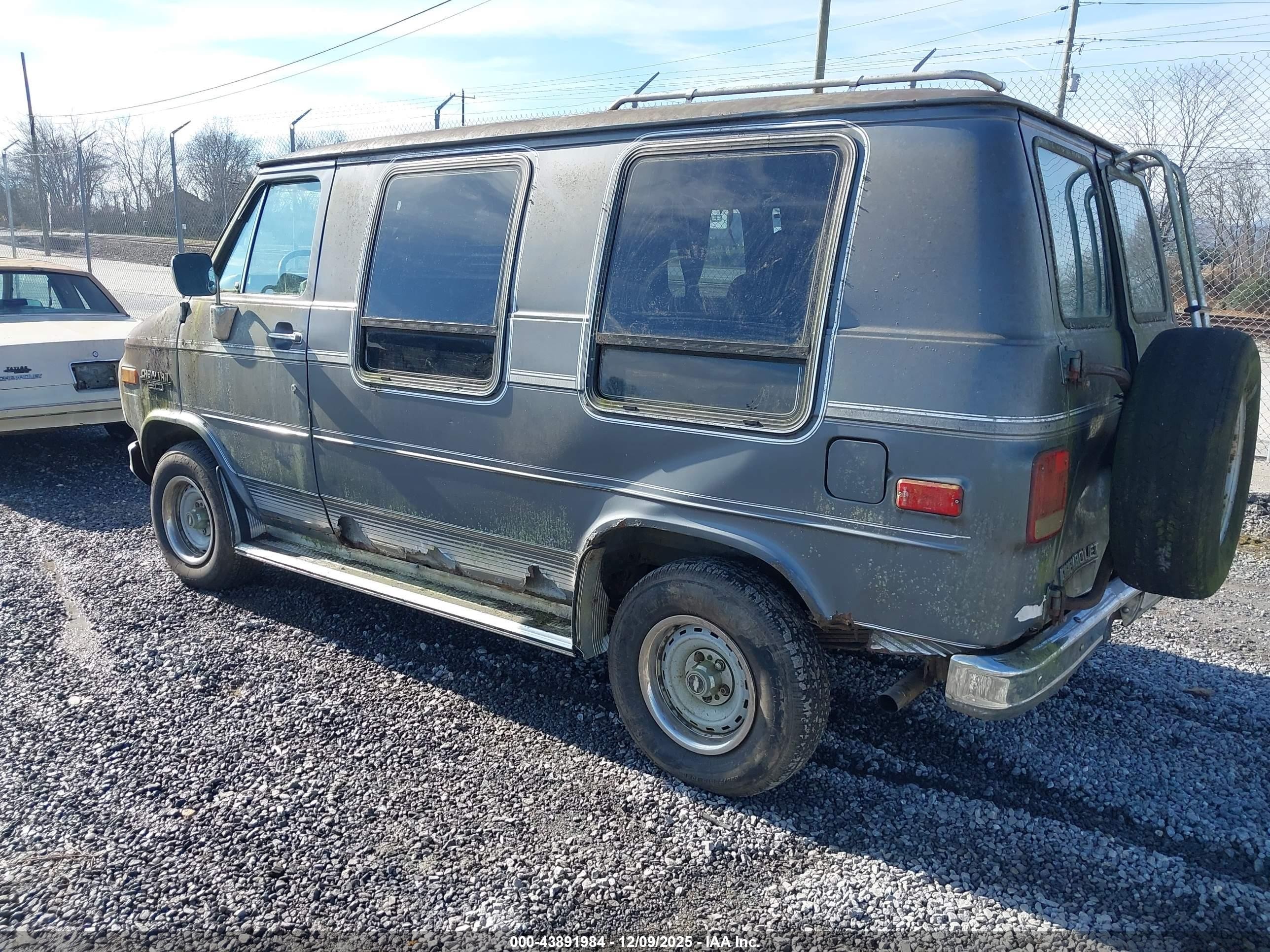 1992 Chevrolet G20   Gray vin: 2GBEG25Z2N4112446