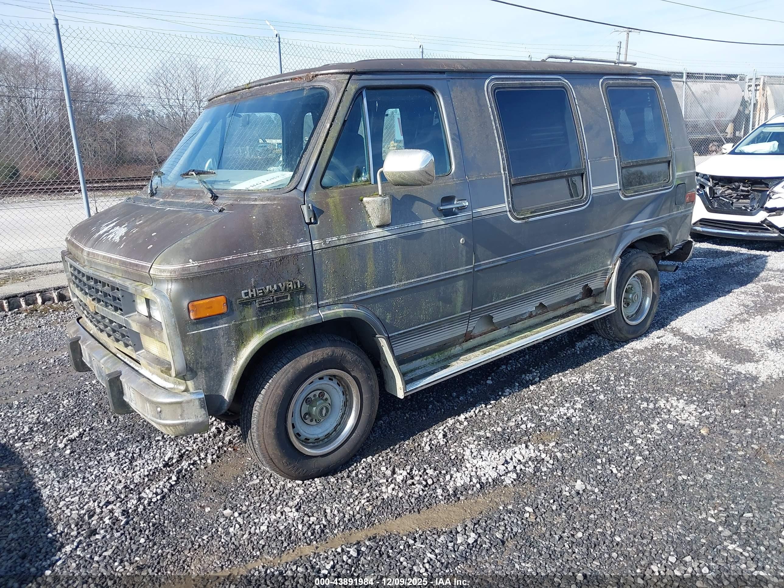 1992 Chevrolet G20   Gray vin: 2GBEG25Z2N4112446