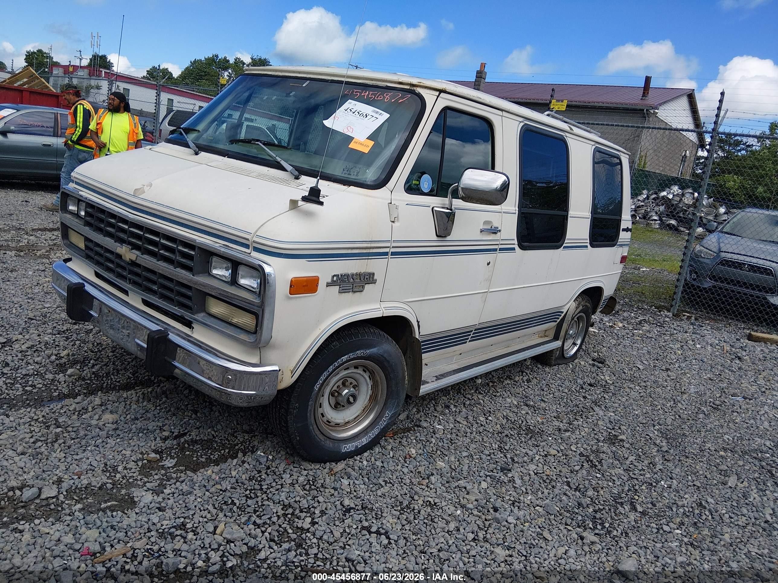 1993 Chevrolet G20   White vin: 2GBEG25Z5P4127767