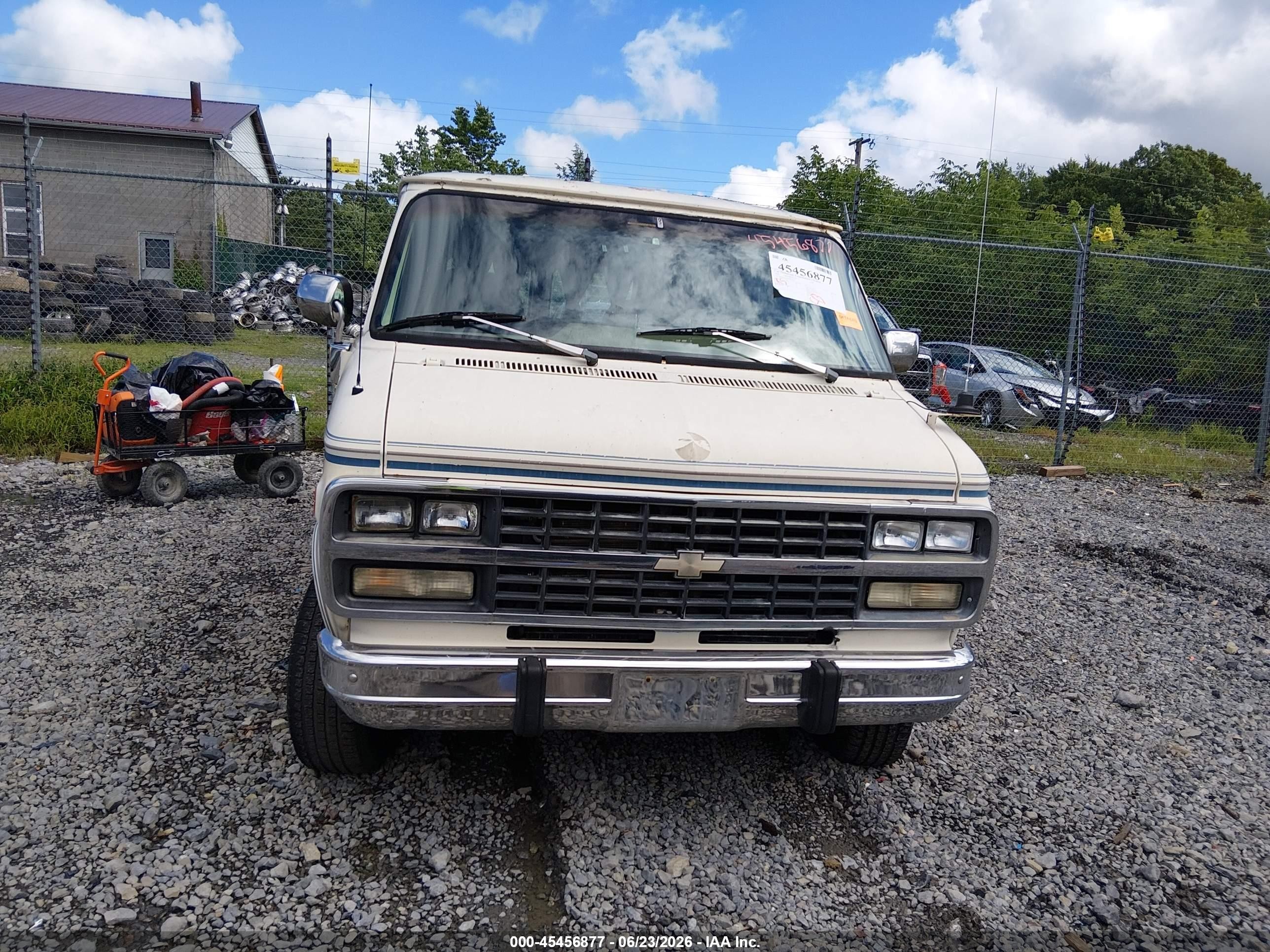 1993 Chevrolet G20   White vin: 2GBEG25Z5P4127767