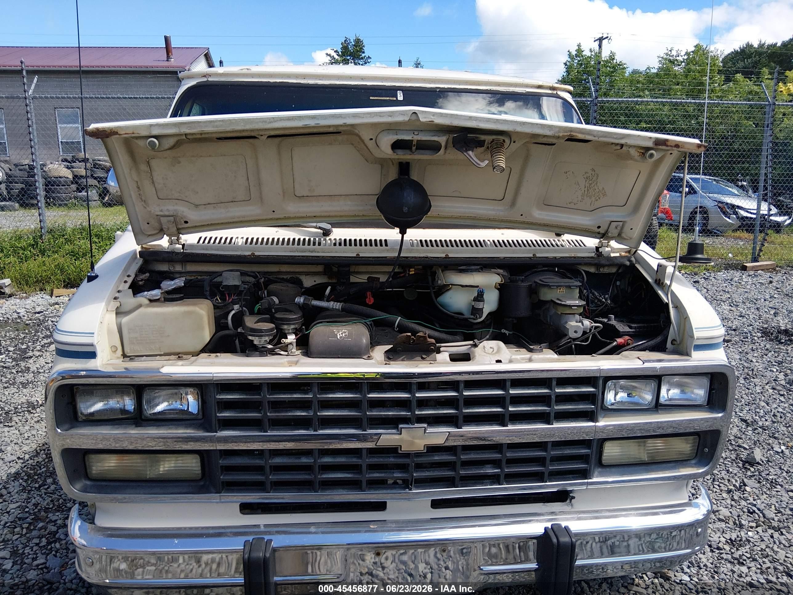 1993 Chevrolet G20   White vin: 2GBEG25Z5P4127767