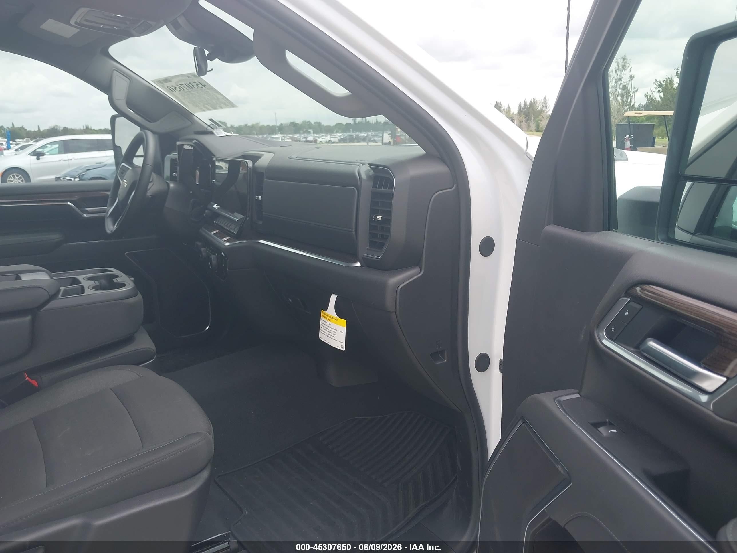 2026 Chevrolet Silverado 2500 Hd , Standard Bed, Lt, 4wd White vin: 2GC1KNEY2T1157547