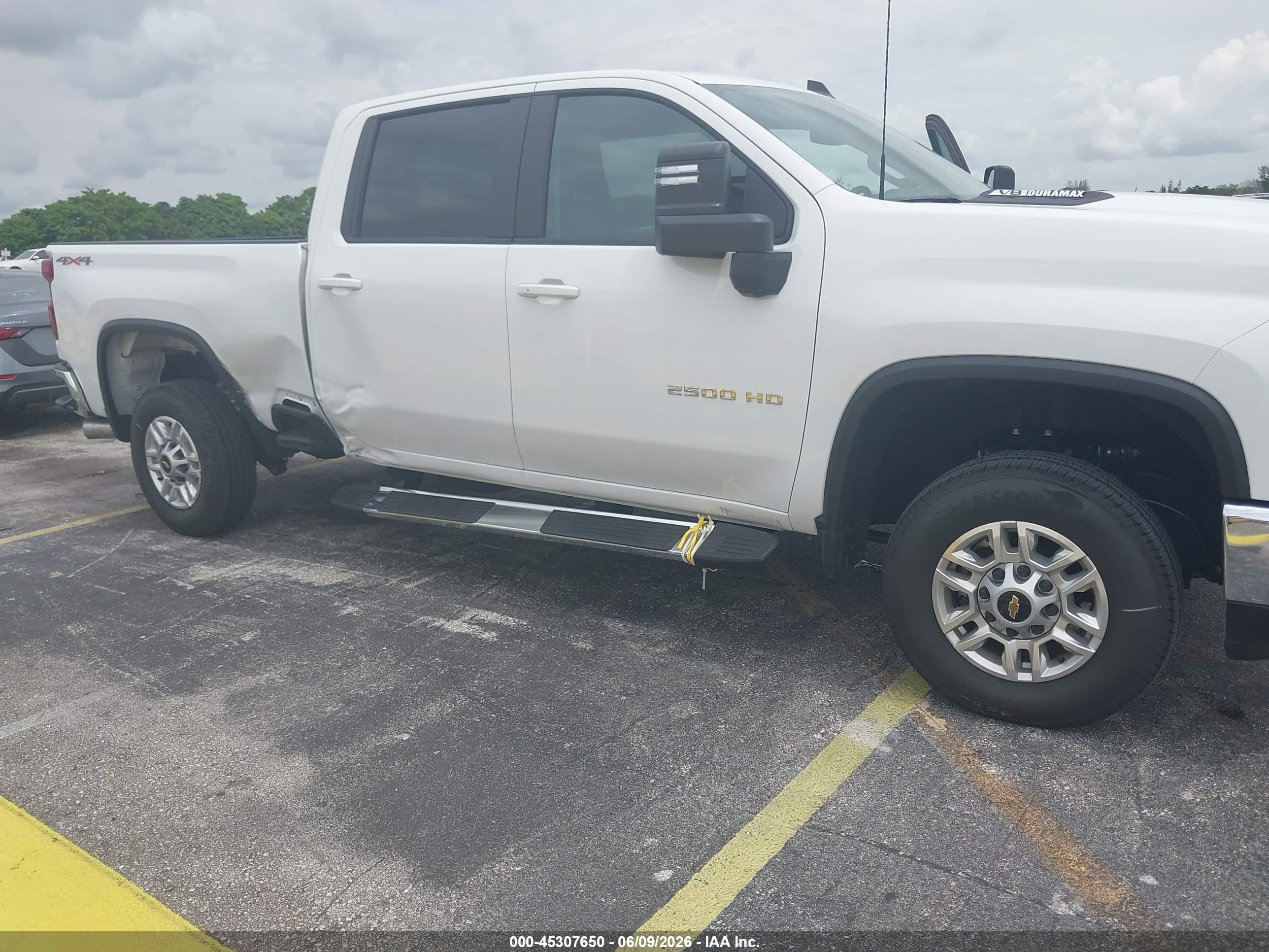 2026 Chevrolet Silverado 2500 Hd , Standard Bed, Lt, 4wd White vin: 2GC1KNEY2T1157547