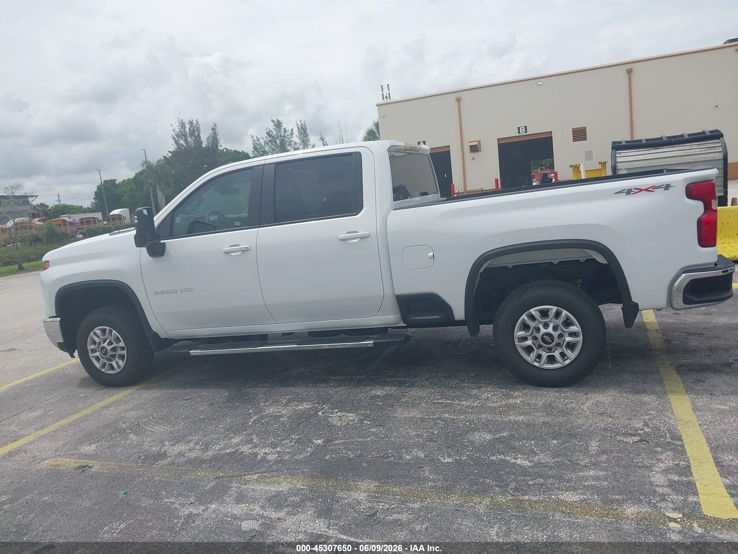 2026 Chevrolet Silverado 2500 Hd , Standard Bed, Lt, 4wd White vin: 2GC1KNEY2T1157547