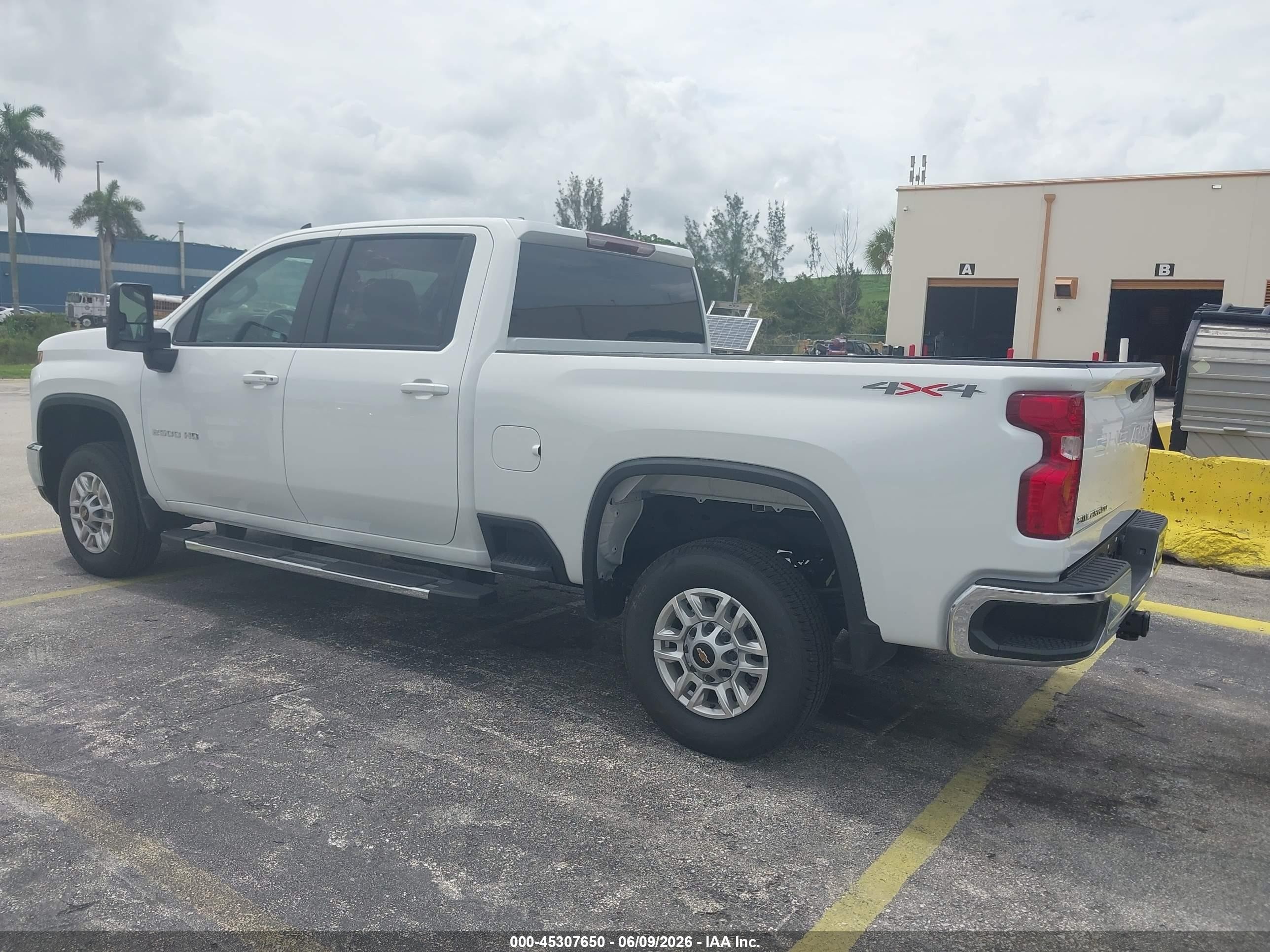 2026 Chevrolet Silverado 2500 Hd , Standard Bed, Lt, 4wd White vin: 2GC1KNEY2T1157547