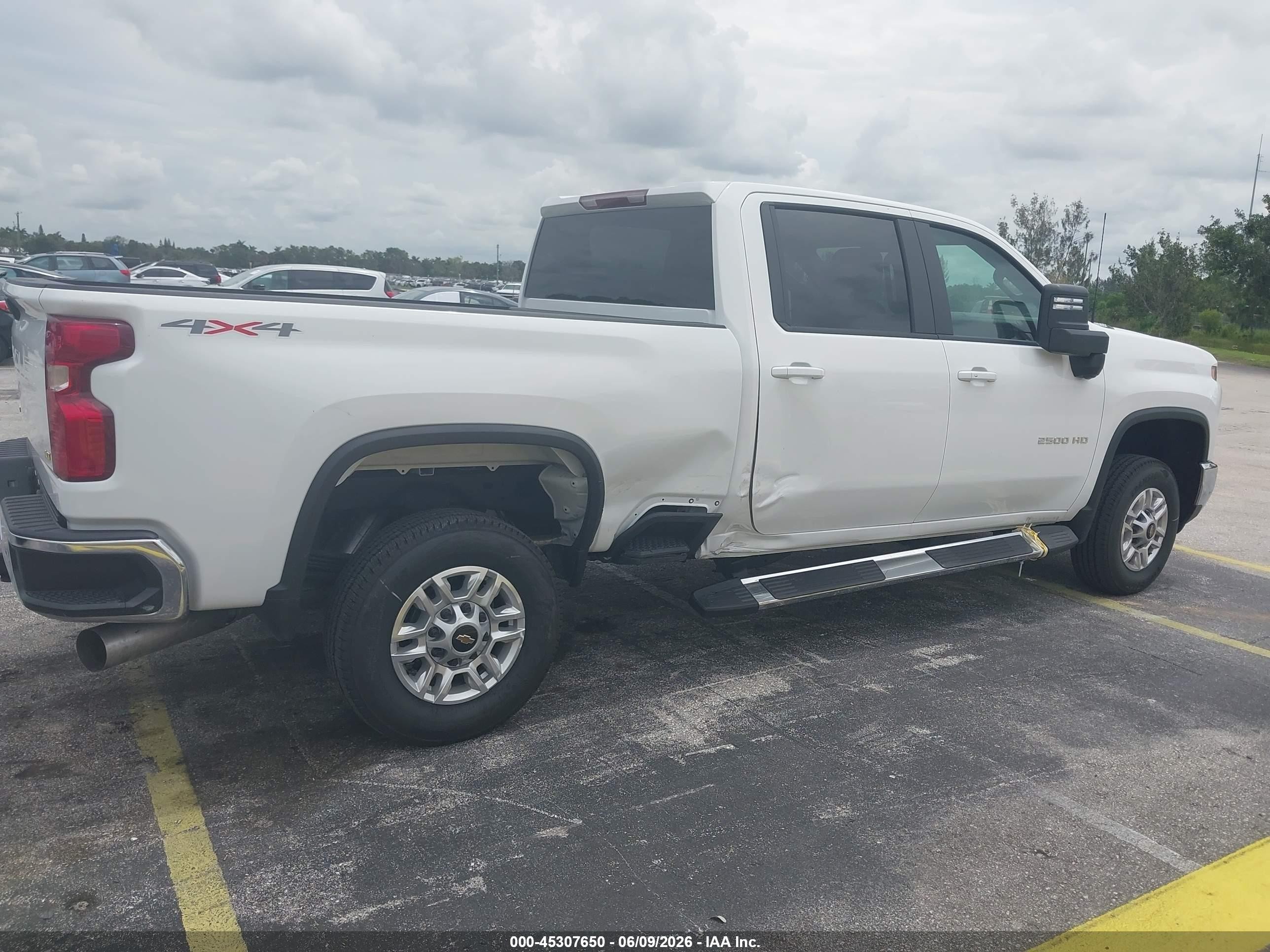 2026 Chevrolet Silverado 2500 Hd , Standard Bed, Lt, 4wd White vin: 2GC1KNEY2T1157547