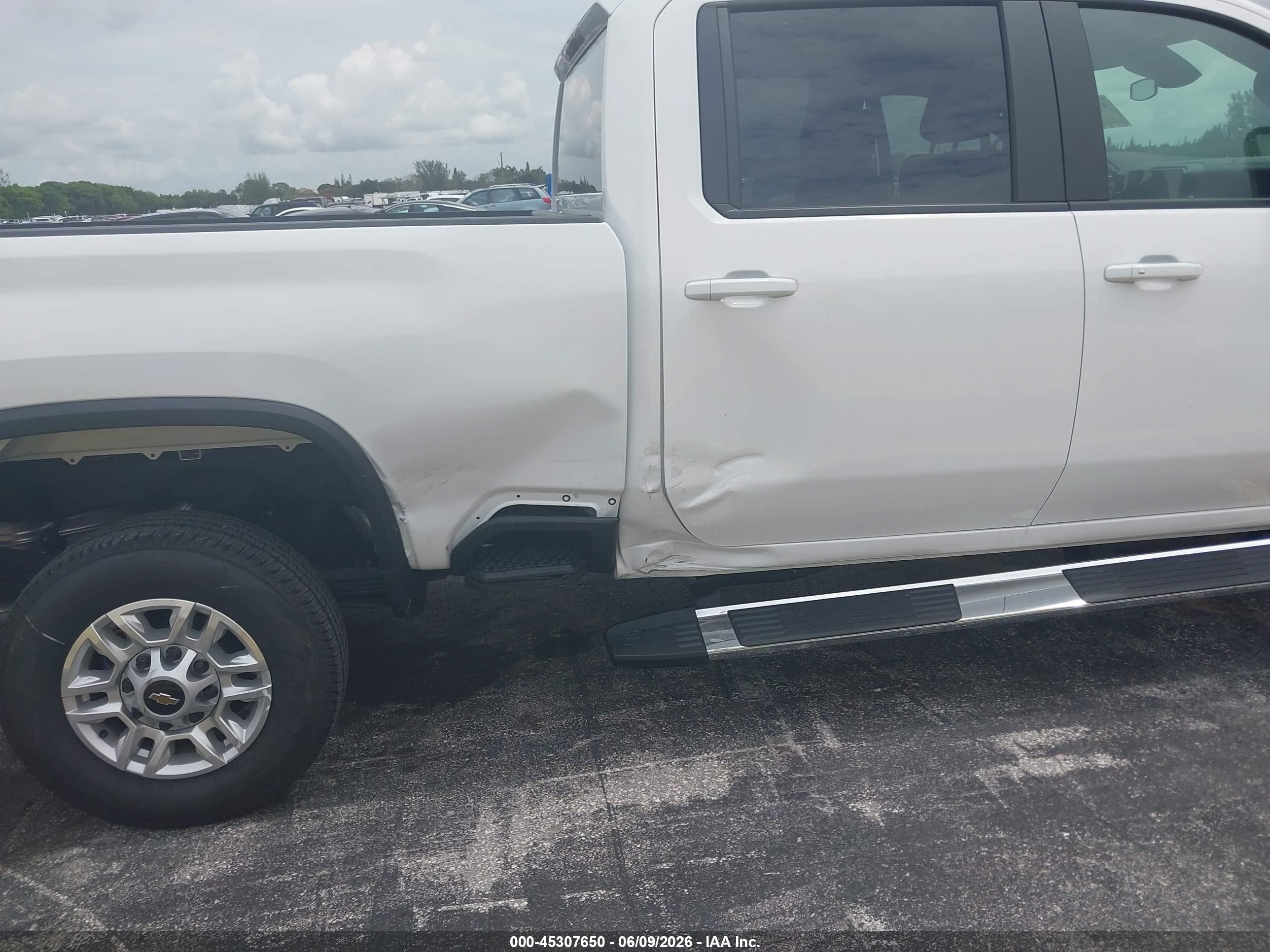 2026 Chevrolet Silverado 2500 Hd , Standard Bed, Lt, 4wd White vin: 2GC1KNEY2T1157547