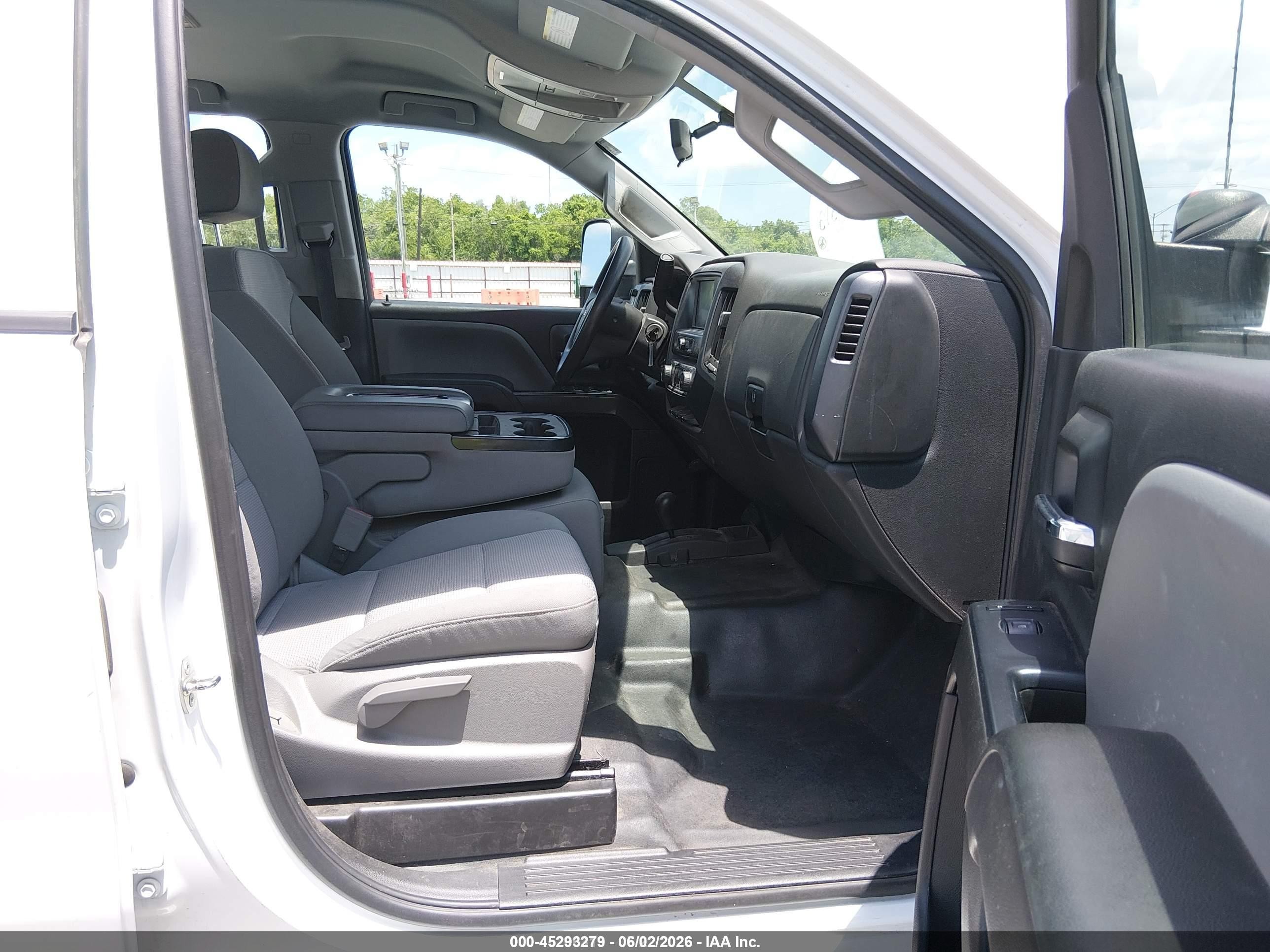 2019 Chevrolet Silverado 2500hd Wt White vin: 2GC2KREG7K1111312