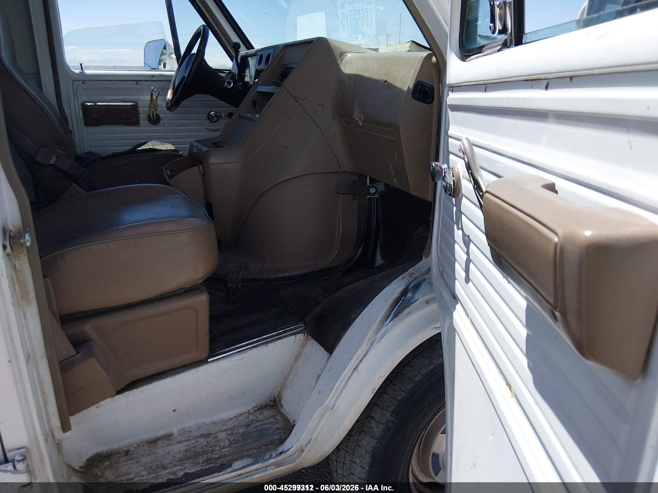 1992 Chevrolet G10   Белый vin: 2GCCG15ZXN4104558