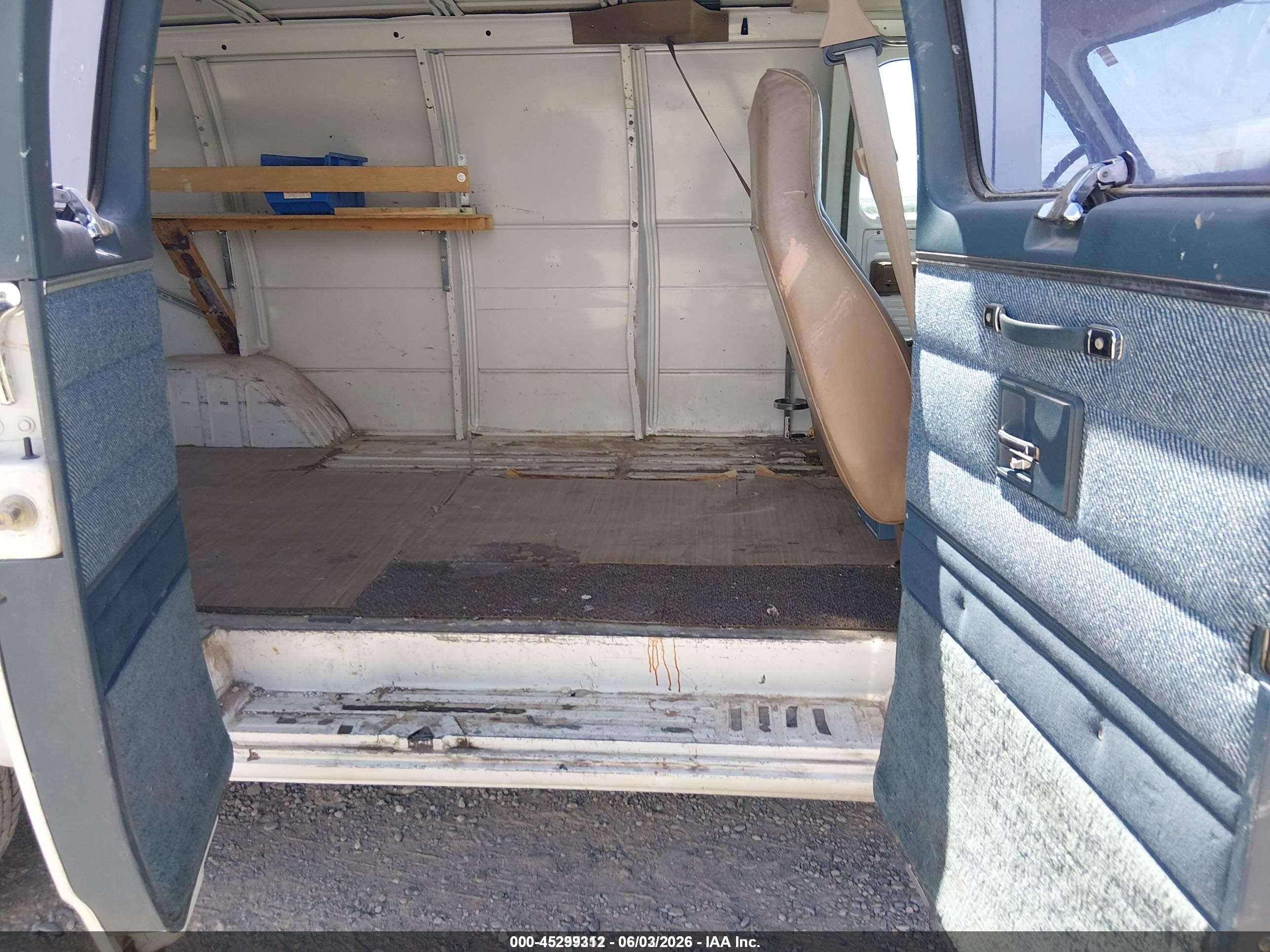 1992 Chevrolet G10   Белый vin: 2GCCG15ZXN4104558