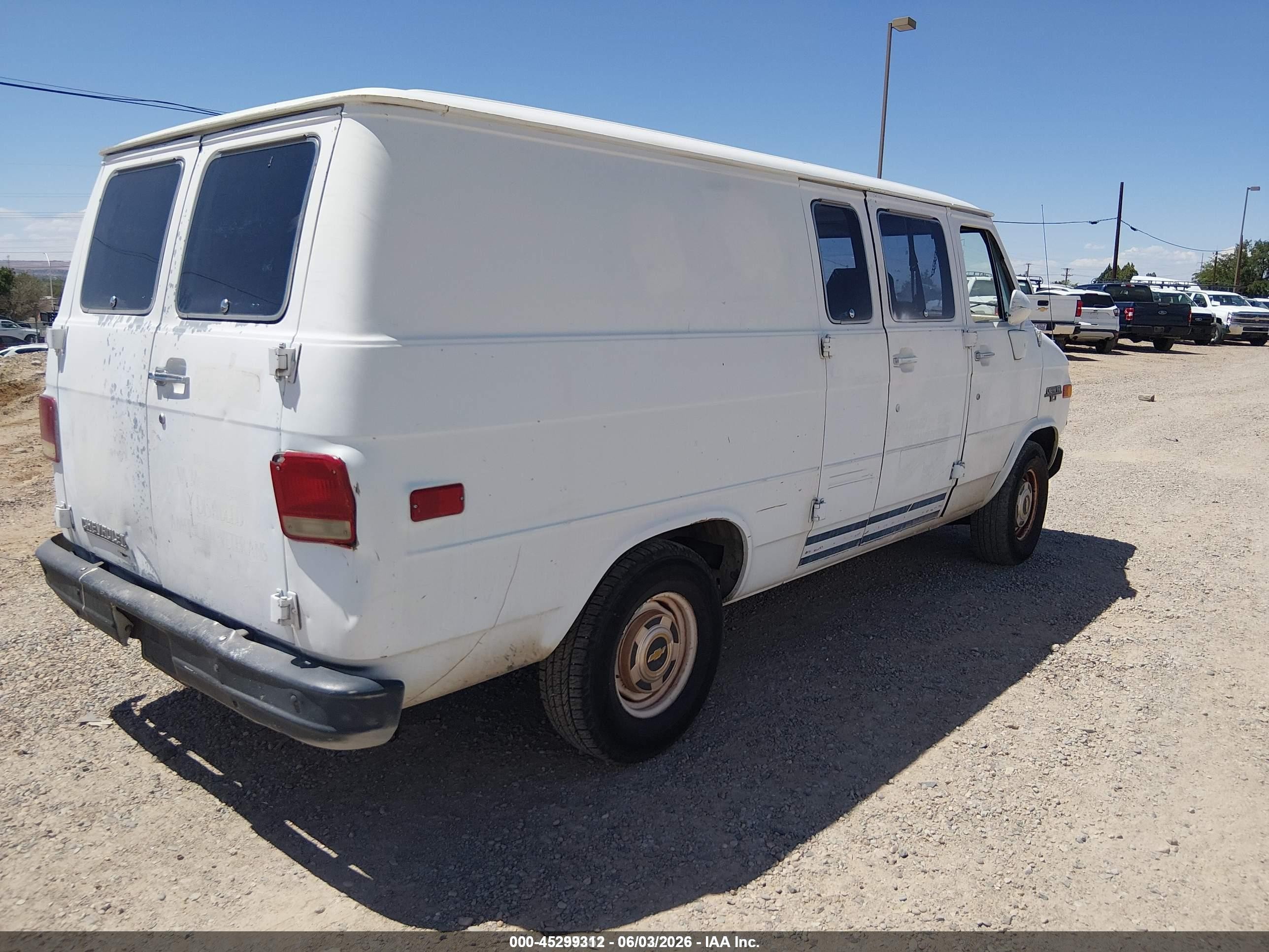 1992 Chevrolet G10   Белый vin: 2GCCG15ZXN4104558