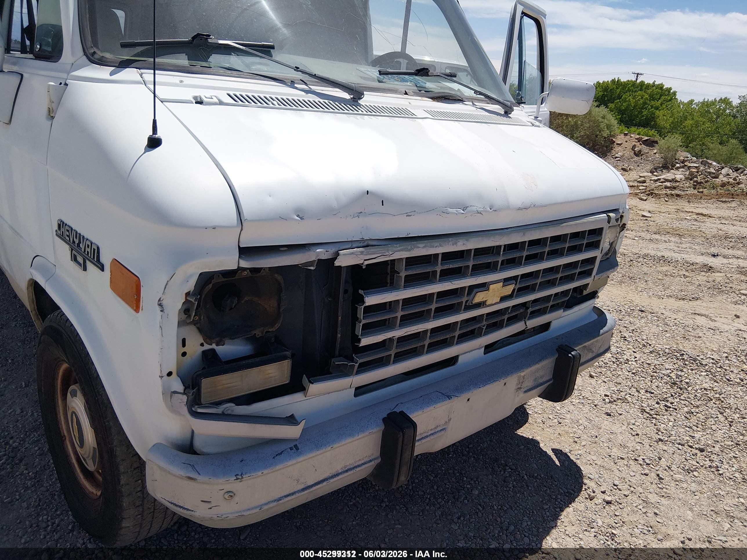 1992 Chevrolet G10   Белый vin: 2GCCG15ZXN4104558