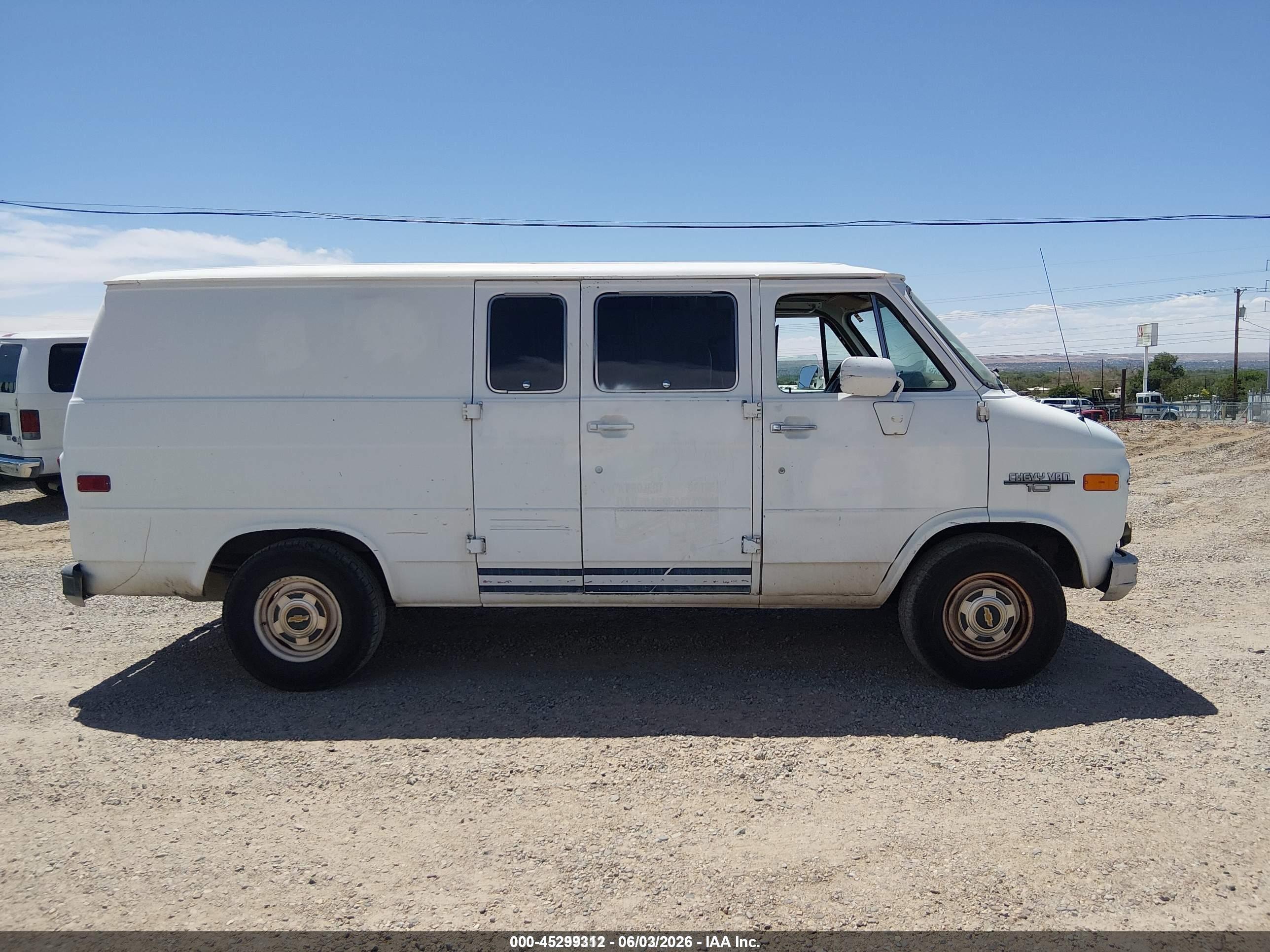 1992 Chevrolet G10   Белый vin: 2GCCG15ZXN4104558