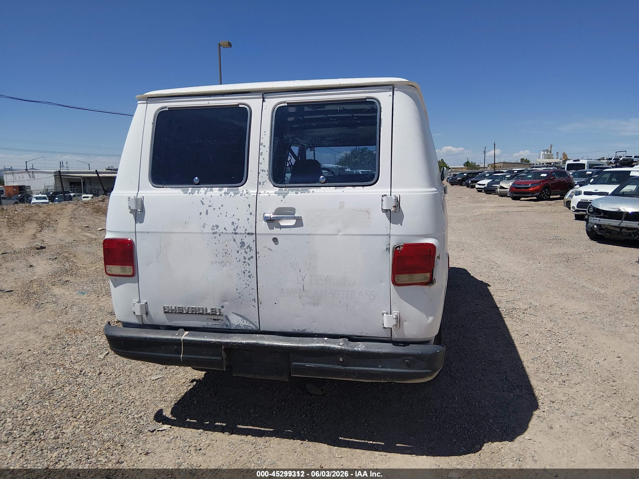 1992 Chevrolet G10   Белый vin: 2GCCG15ZXN4104558