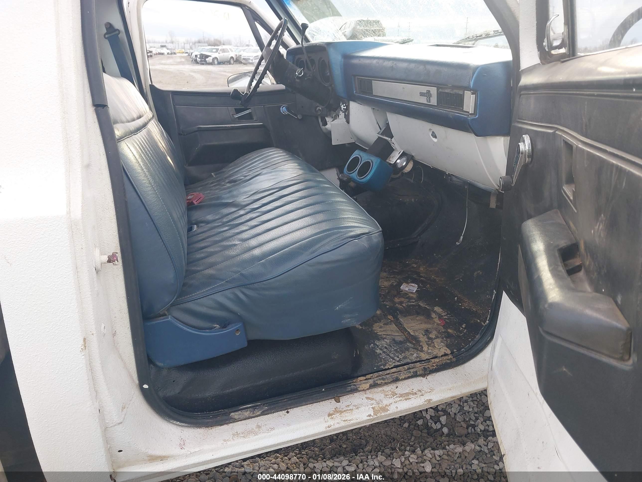 1982 Chevrolet C10   White vin: 2GCDC14H2C1159304