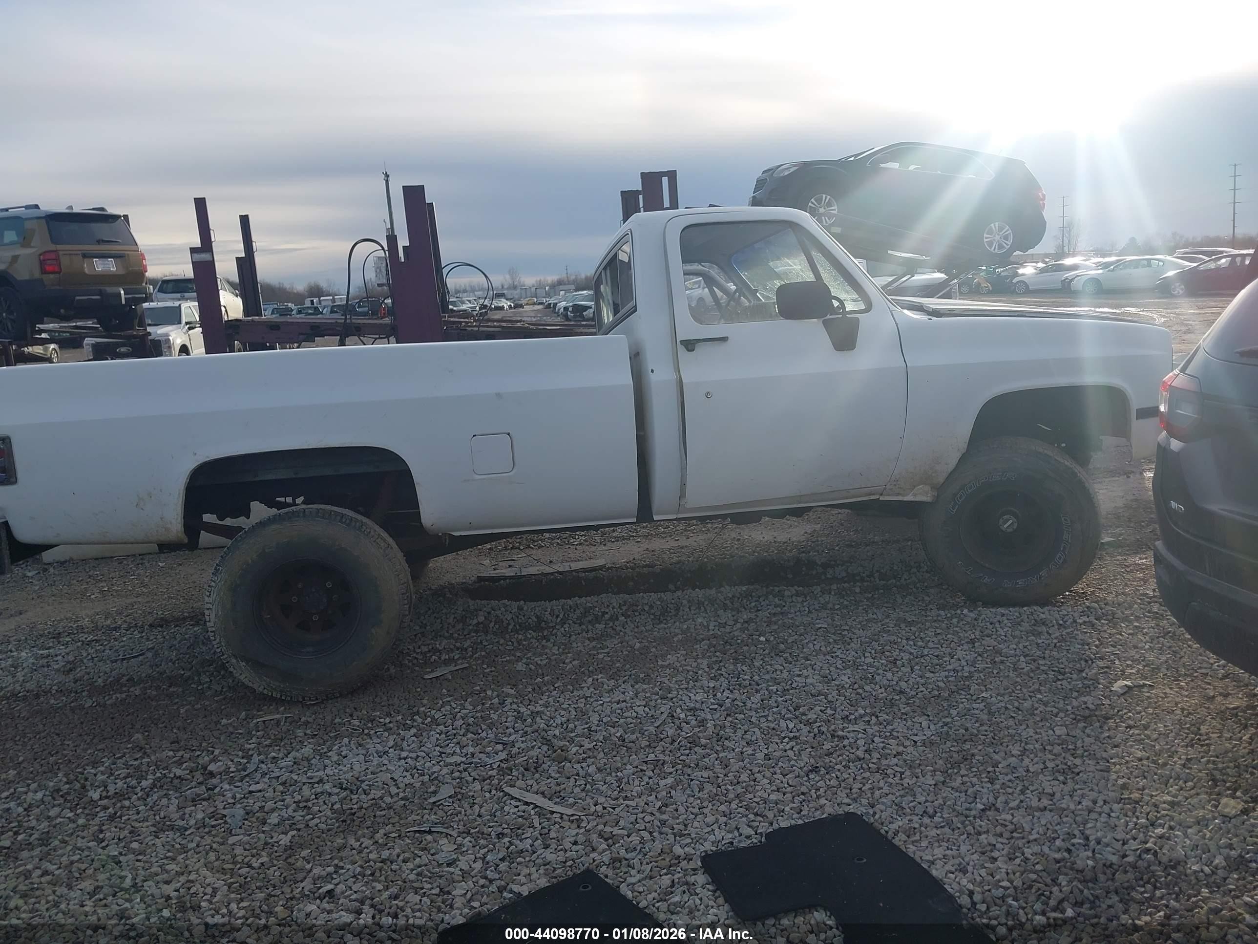 1982 Chevrolet C10   White vin: 2GCDC14H2C1159304