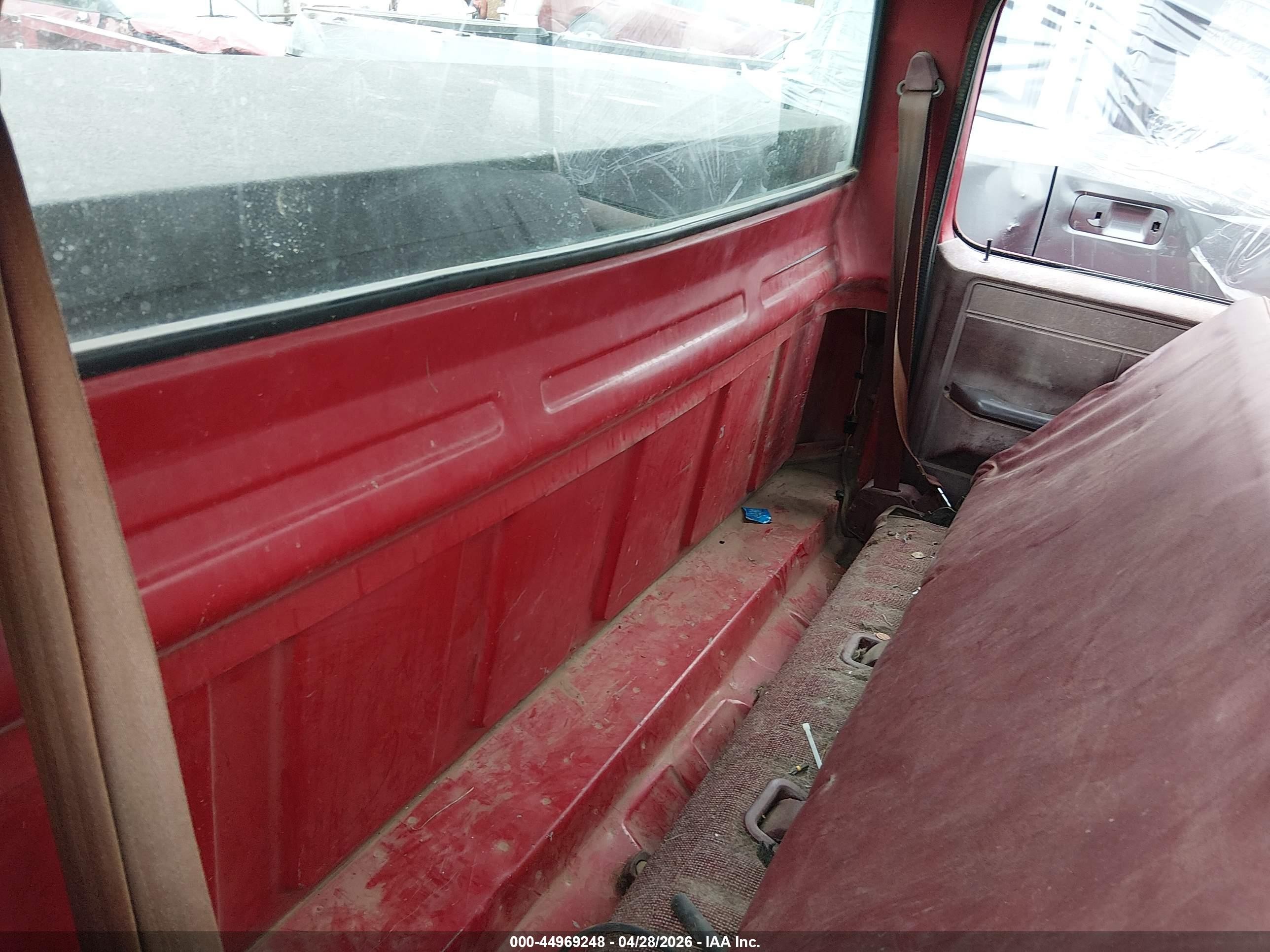 1986 Chevrolet C10   Red vin: 2GCDC14H5G1136265
