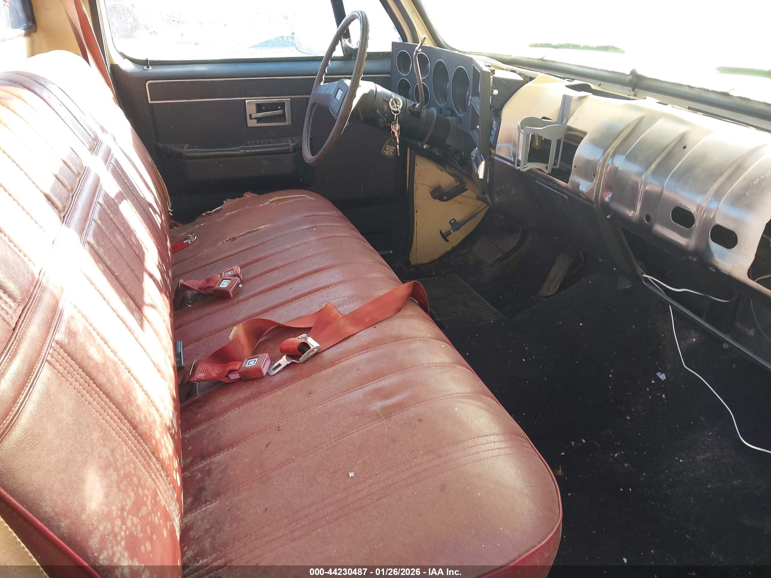 1982 Chevrolet C10   Tan vin: 2GCDC14H7C1112818