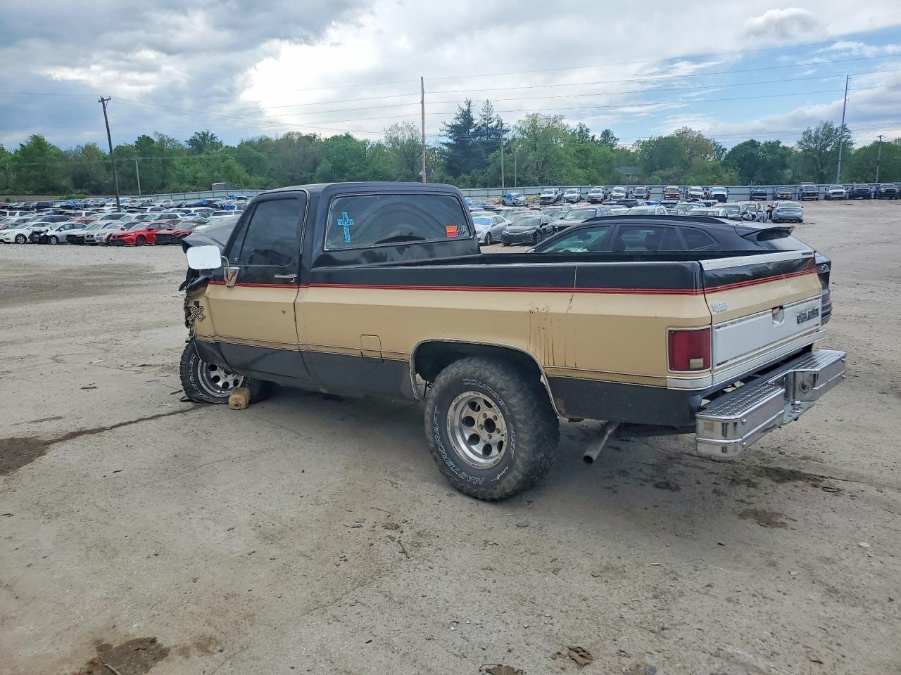 1984 Chevrolet C10 Fleetside W/long Two Tone vin: 2GCDC14H9E1177785
