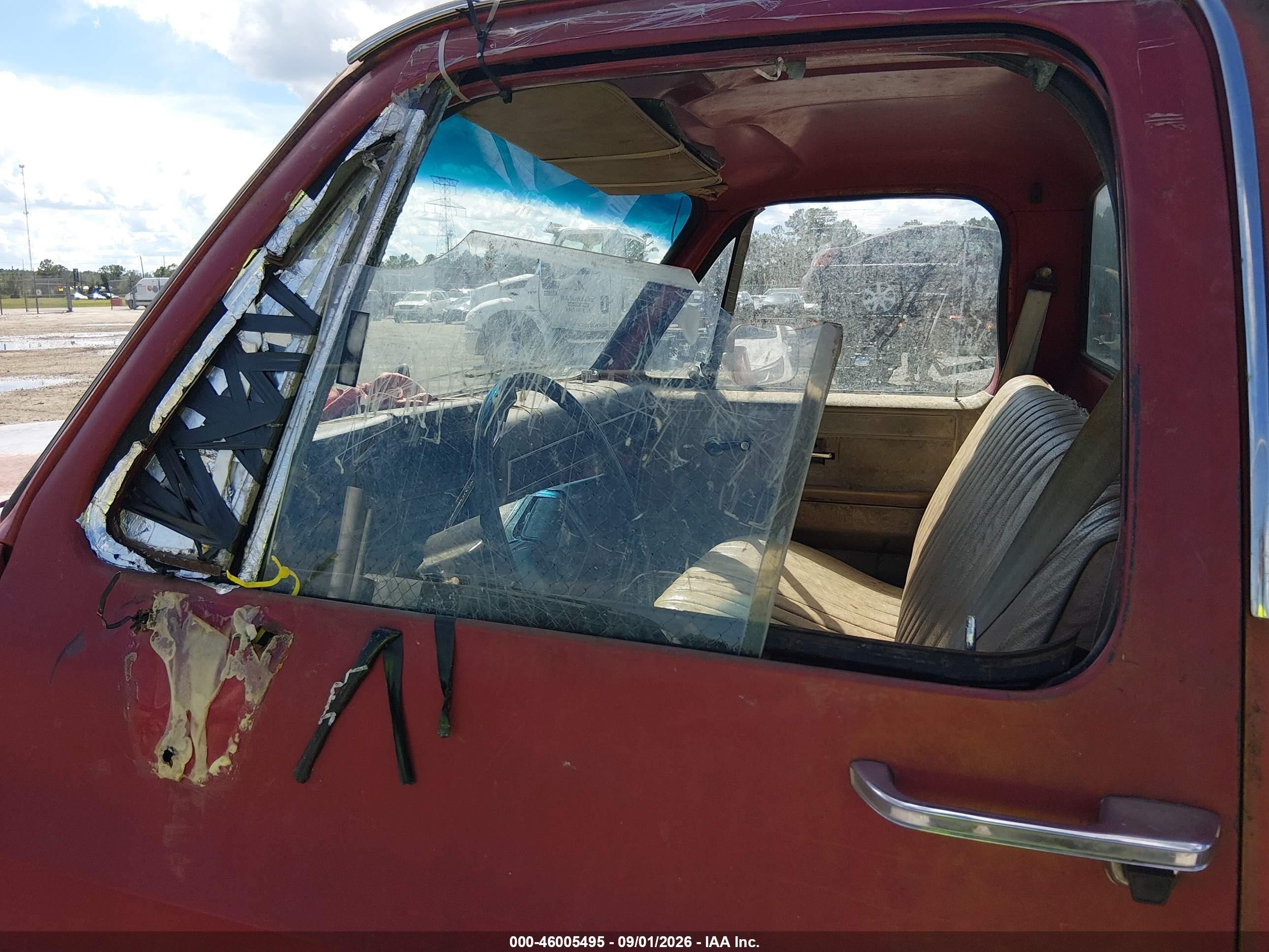 1985 Chevrolet C10 Red vin: 2GCDC14H9F1114090
