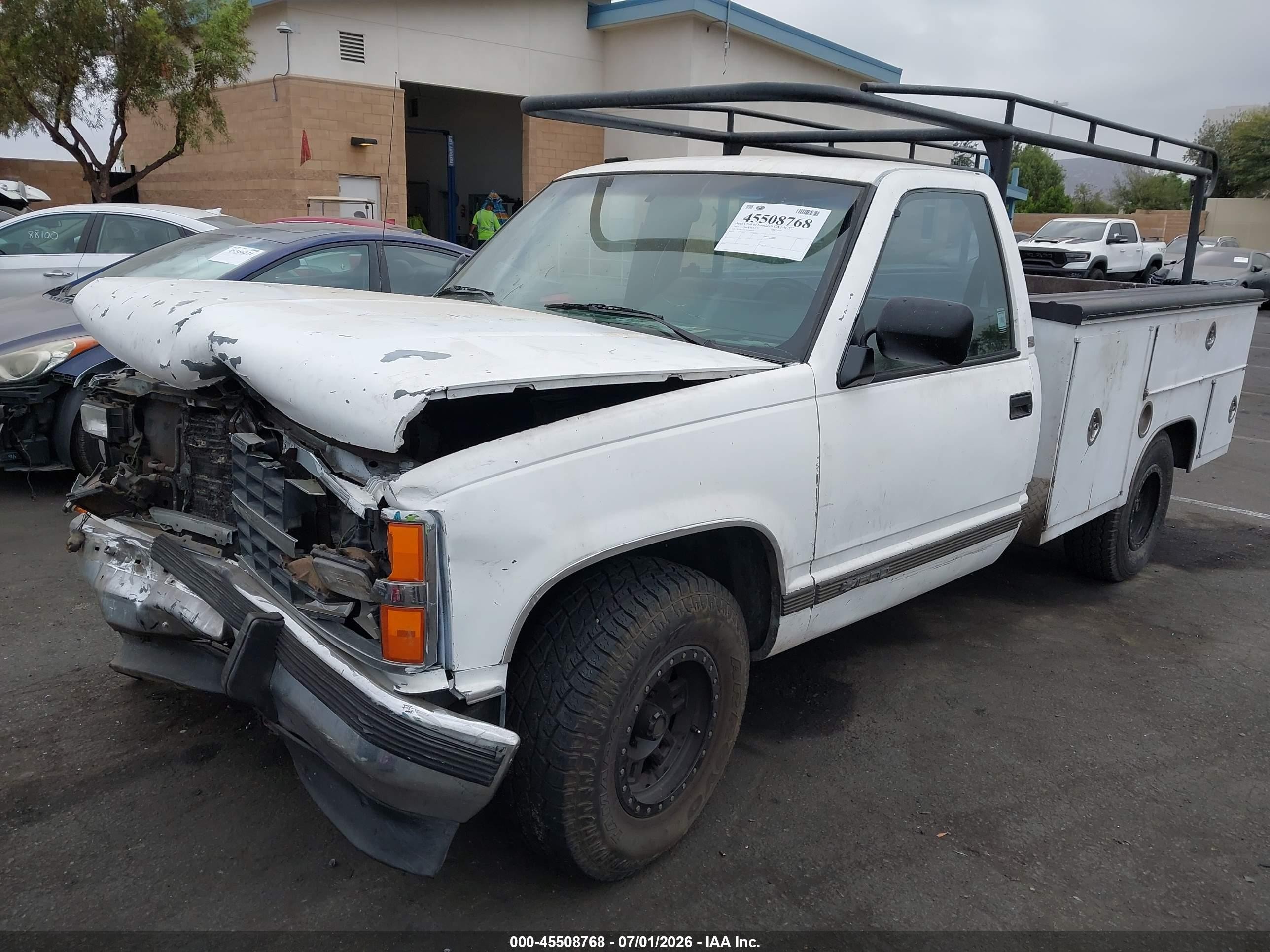 1988 Chevrolet Gmt-400 C1500 White vin: 2GCDC14K5J1108825