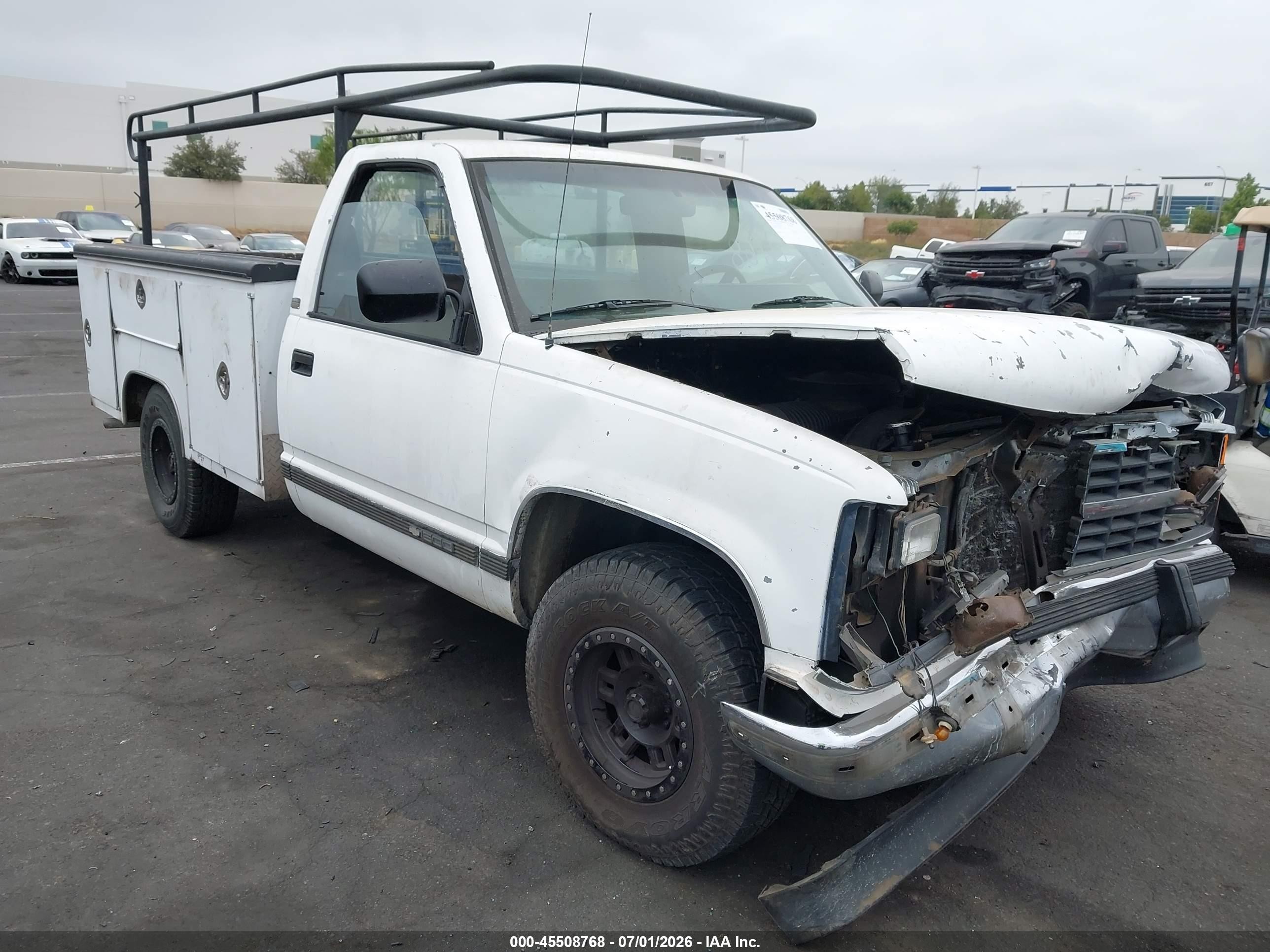 1988 Chevrolet Gmt-400 C1500 White vin: 2GCDC14K5J1108825