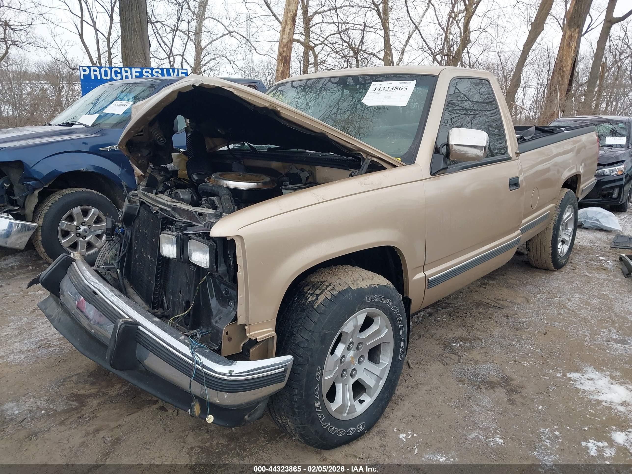 1988 Chevrolet Gmt-400 C1500 Золотой vin: 2GCDC14ZXJ1171481