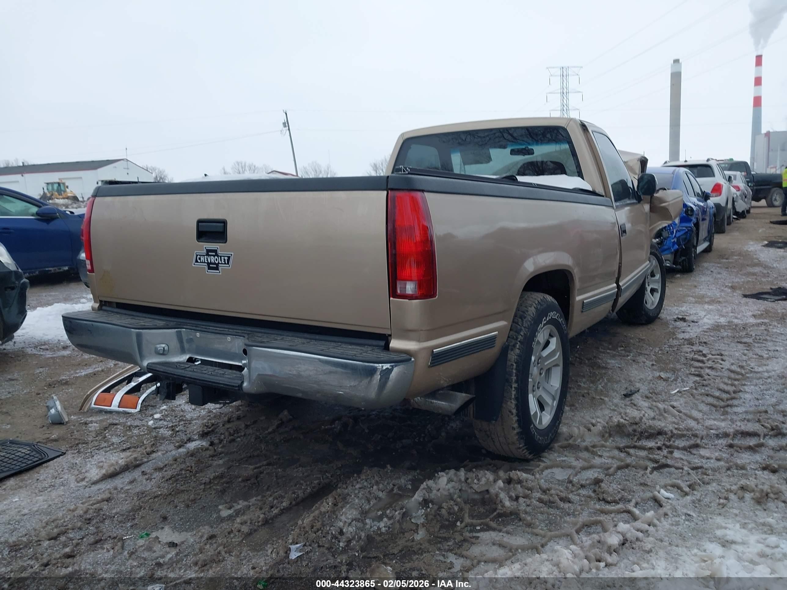 1988 Chevrolet Gmt-400 C1500 Золотой vin: 2GCDC14ZXJ1171481