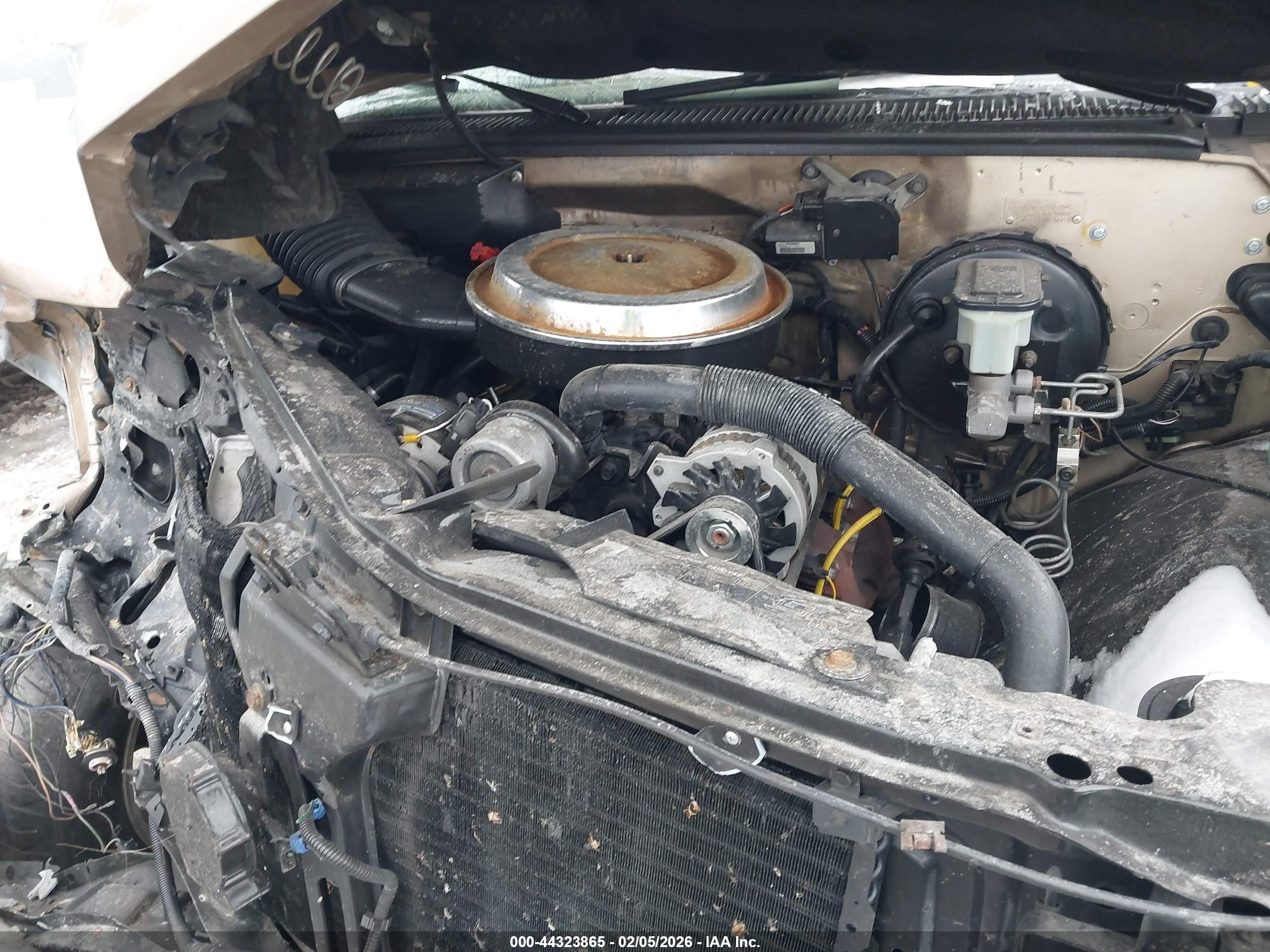 1988 Chevrolet Gmt-400 C1500 Золотой vin: 2GCDC14ZXJ1171481