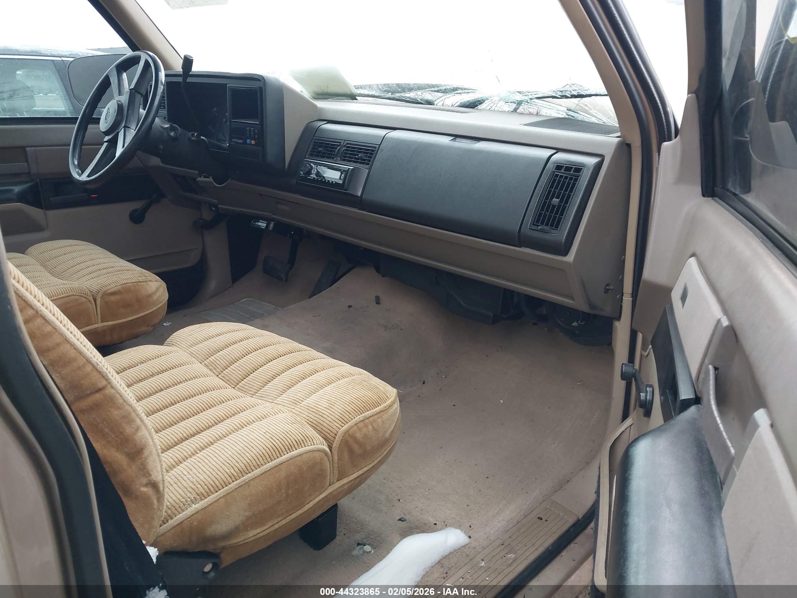 1988 Chevrolet Gmt-400 C1500 Золотой vin: 2GCDC14ZXJ1171481