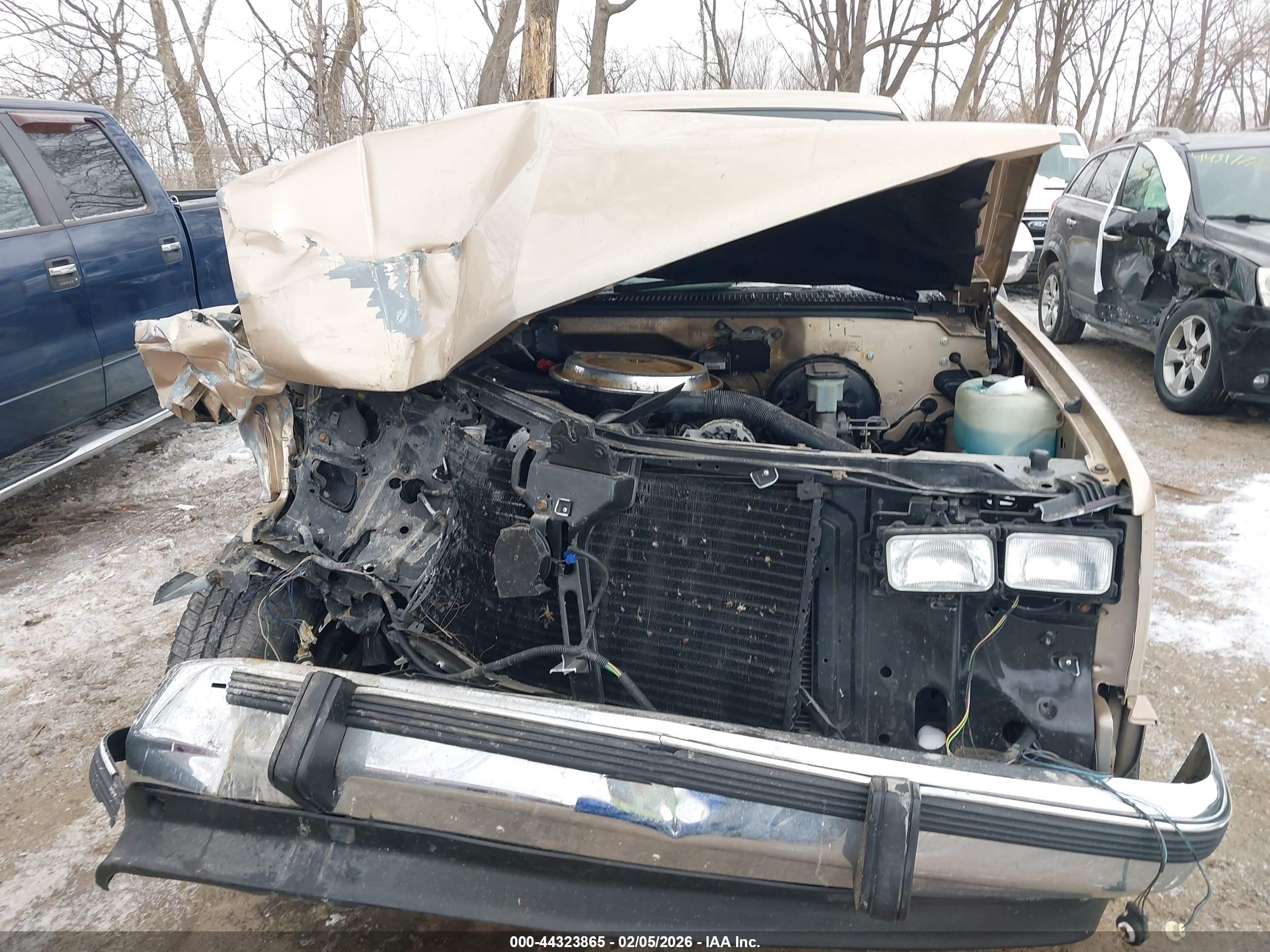 1988 Chevrolet Gmt-400 C1500 Золотой vin: 2GCDC14ZXJ1171481