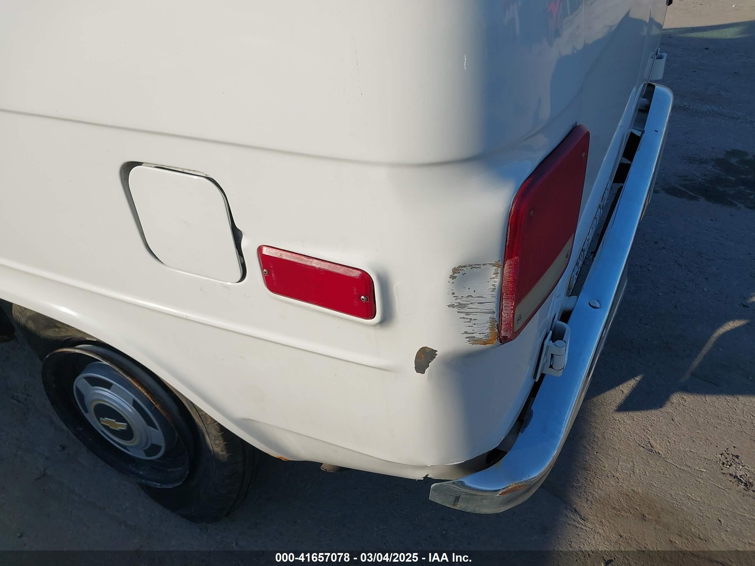 1992 Chevrolet G10   Белый vin: 2GCDG15H8N4138915