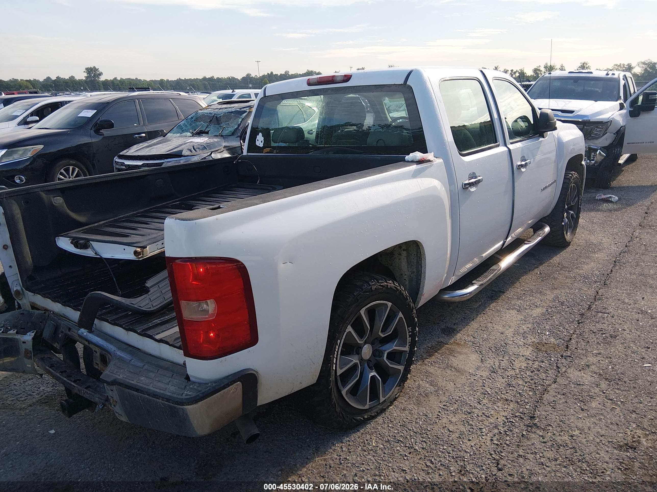 2007 Chevrolet Silverado 1500 Work Truck White vin: 2GCEC13C171531599