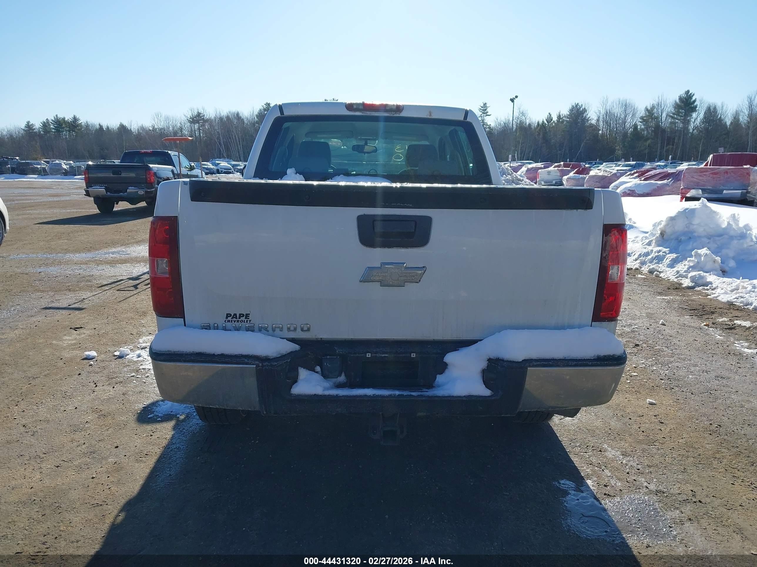 2007 Chevrolet Silverado 1500 Work Truck White vin: 2GCEC13C271620257