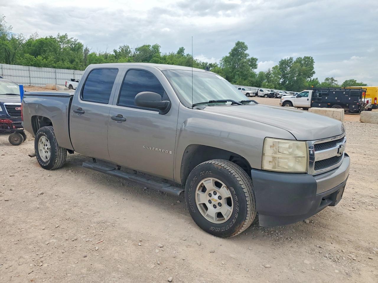 2007 Chevrolet Silverado C1500 Crew Cab Silver vin: 2GCEC13C371596583