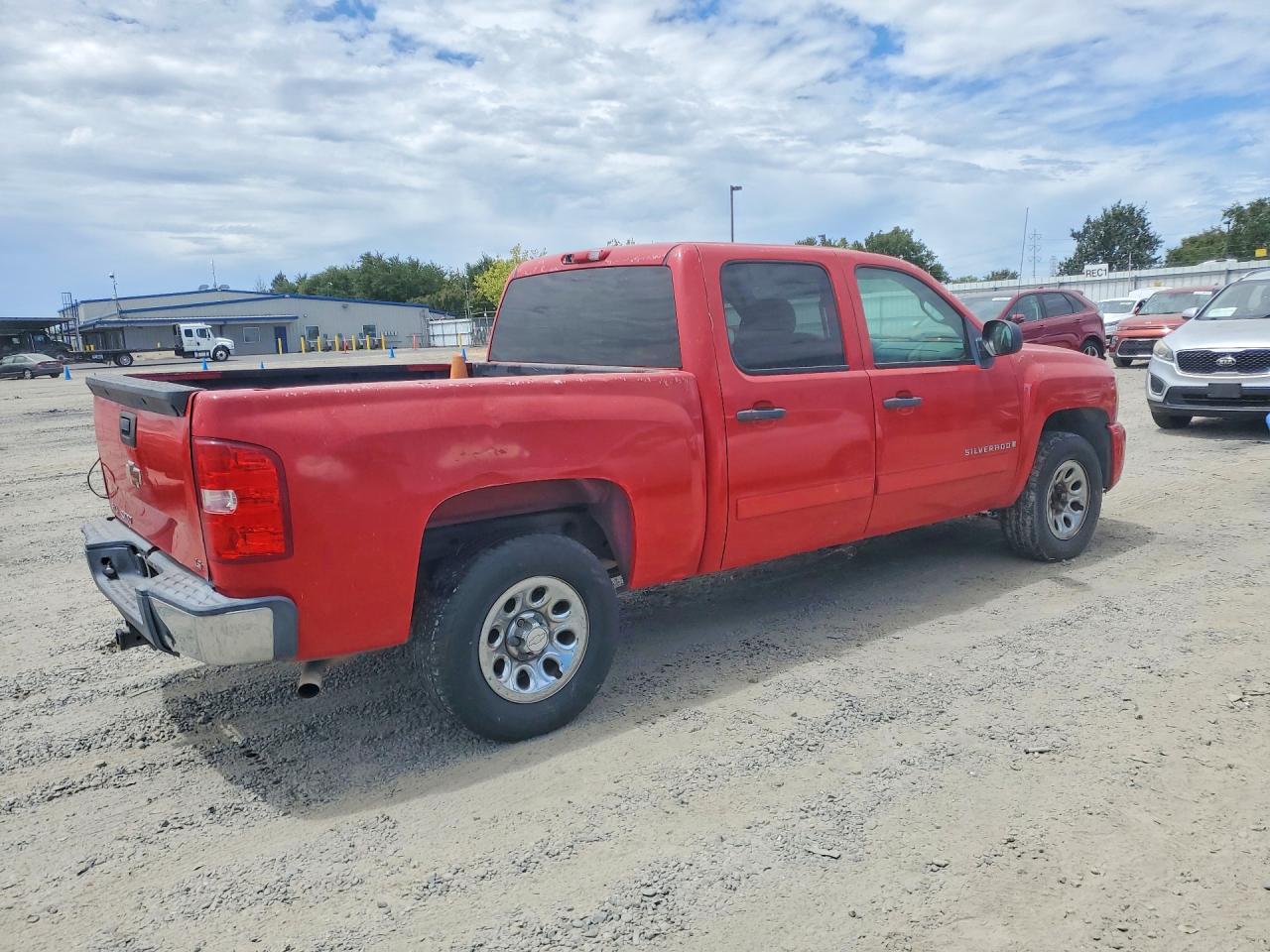 2007 Chevrolet Silverado C1500 Crew Cab Red vin: 2GCEC13C371730122