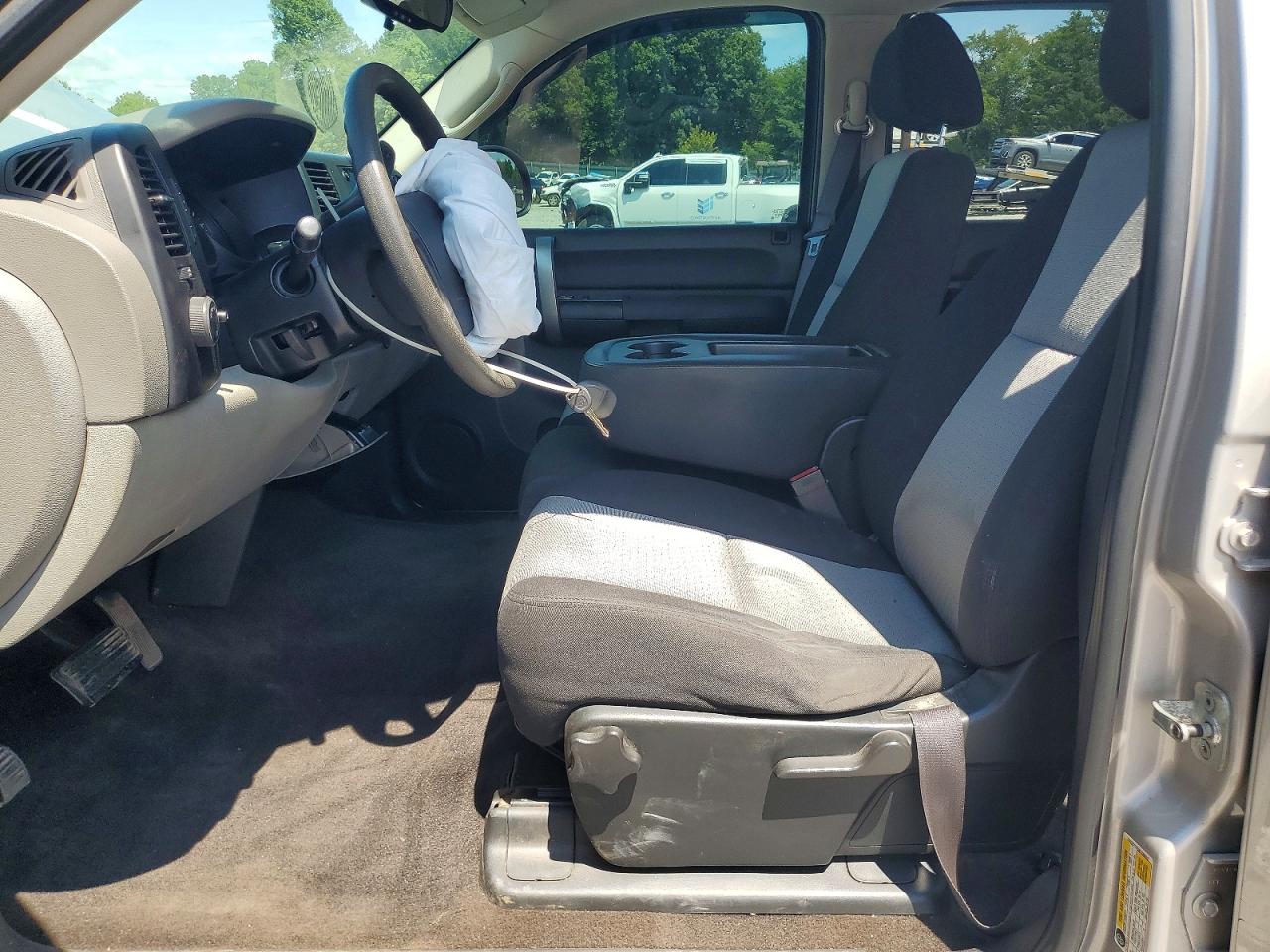 2008 Chevrolet Silverado C1500 Silver vin: 2GCEC13C681335692