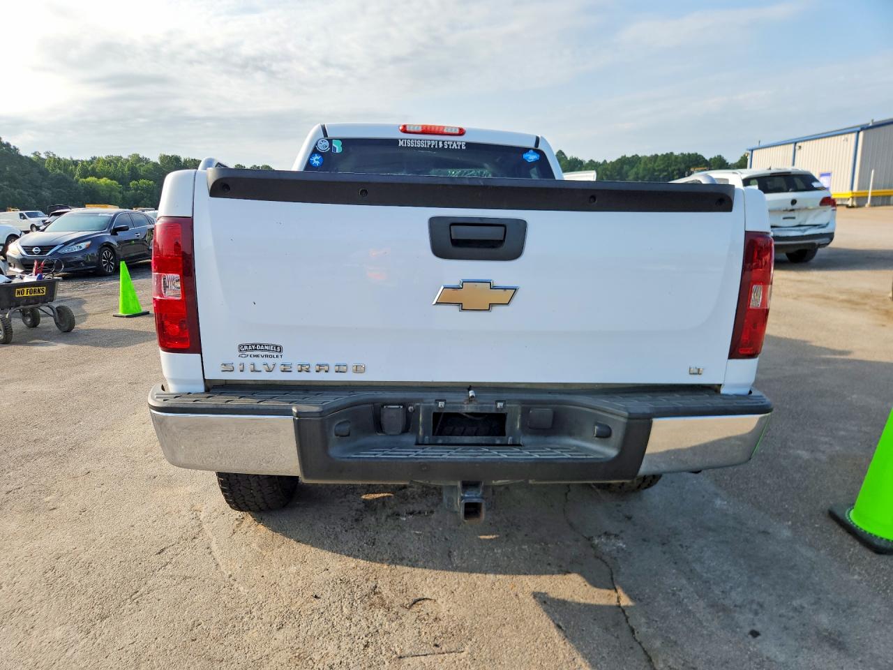 2008 Chevrolet Silverado C1500 White vin: 2GCEC13J481204467