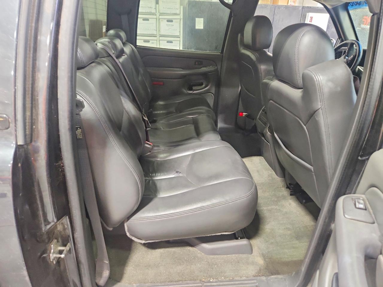 2004 Chevrolet Silverado C1500 Black vin: 2GCEC13T041411451