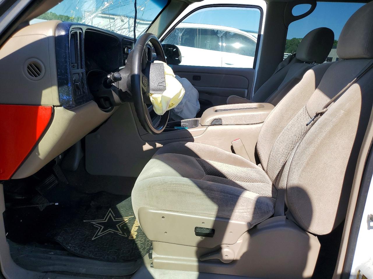 2005 Chevrolet Silverado C1500 White vin: 2GCEC13T051349471
