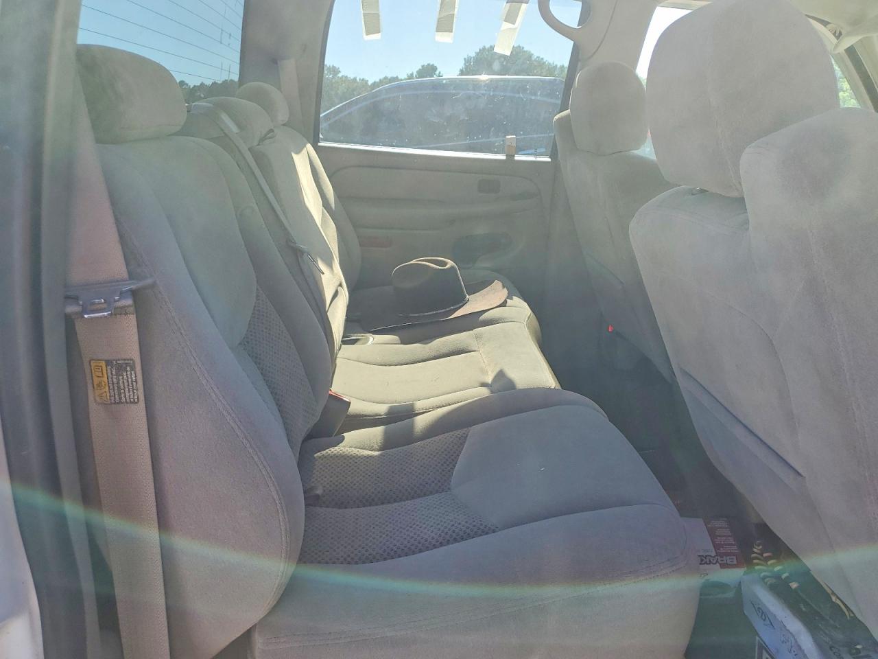 2005 Chevrolet Silverado C1500 White vin: 2GCEC13T051349471