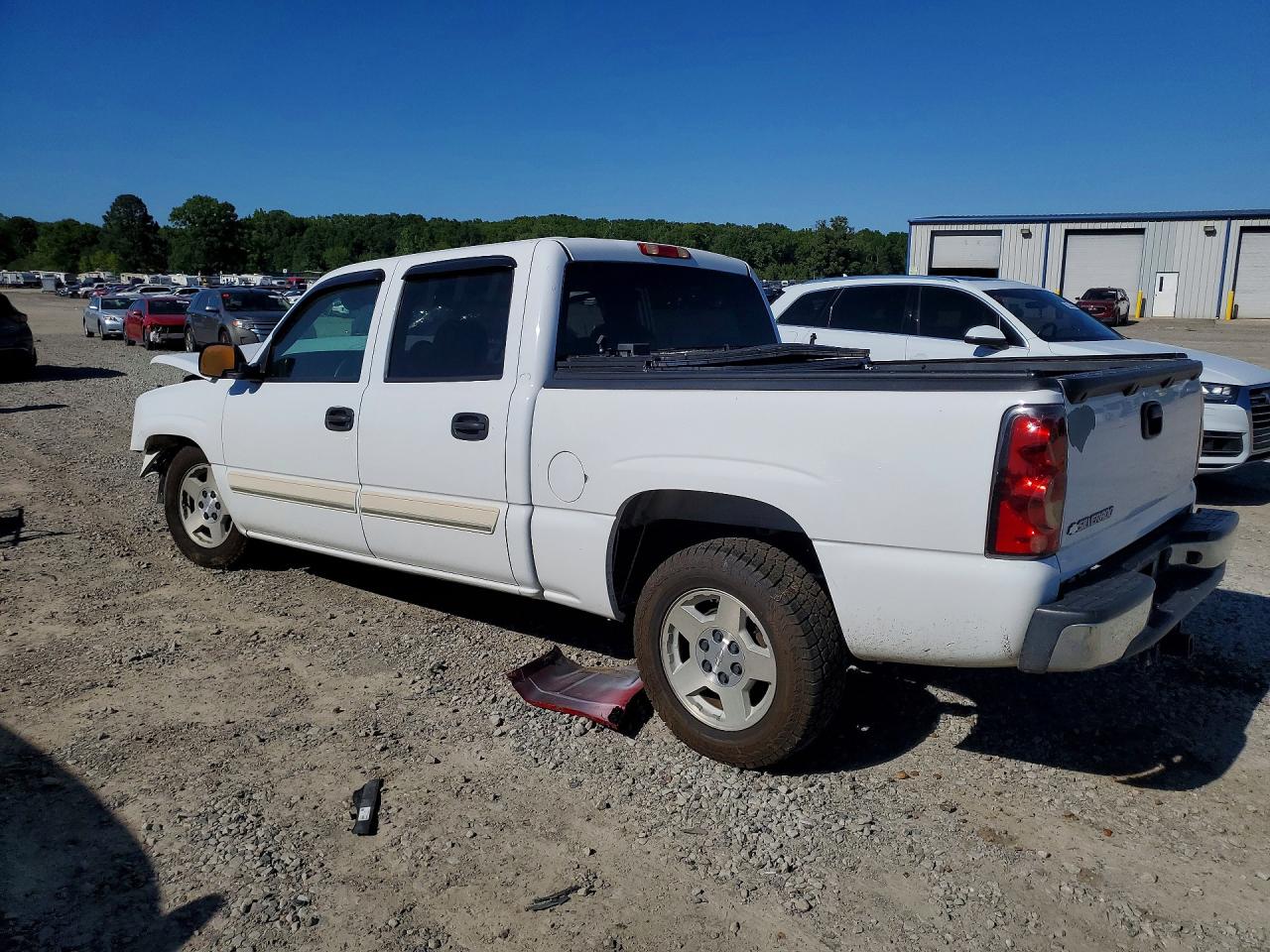 2005 Chevrolet Silverado C1500 White vin: 2GCEC13T051349471