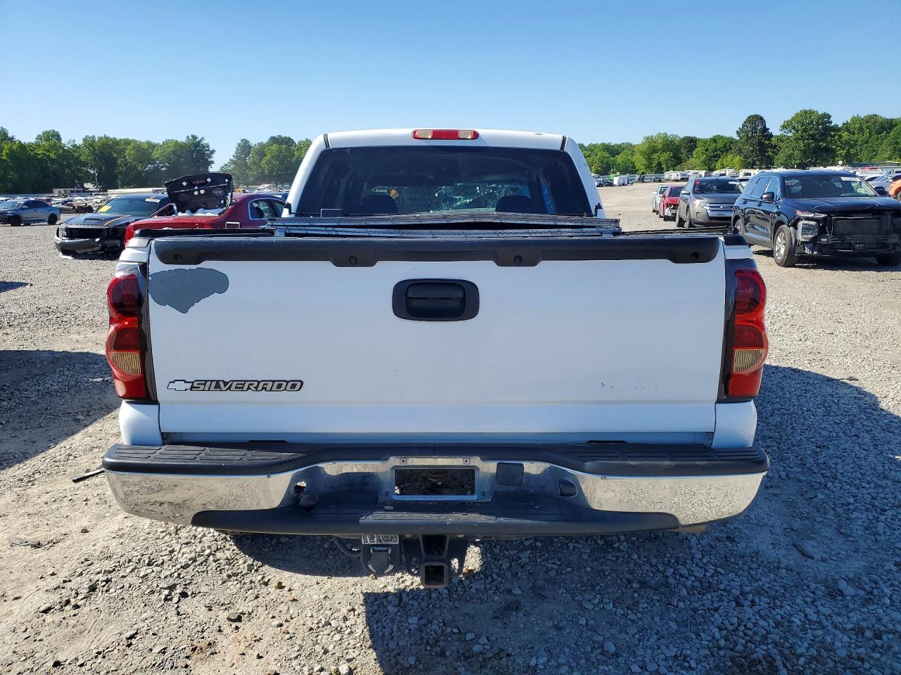 2005 Chevrolet Silverado C1500 White vin: 2GCEC13T051349471