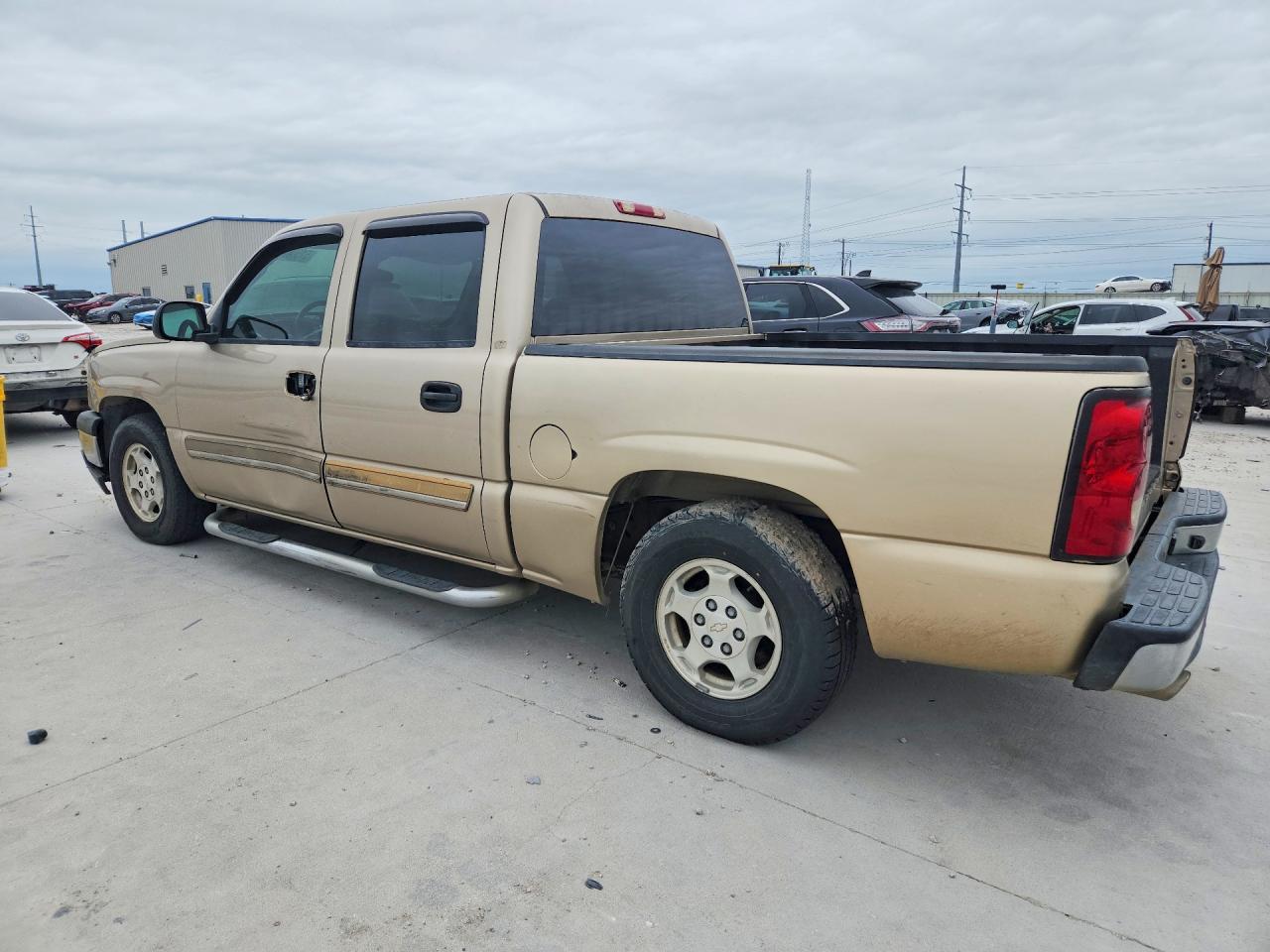 2004 Chevrolet Silverado C1500 Gold vin: 2GCEC13T141293006