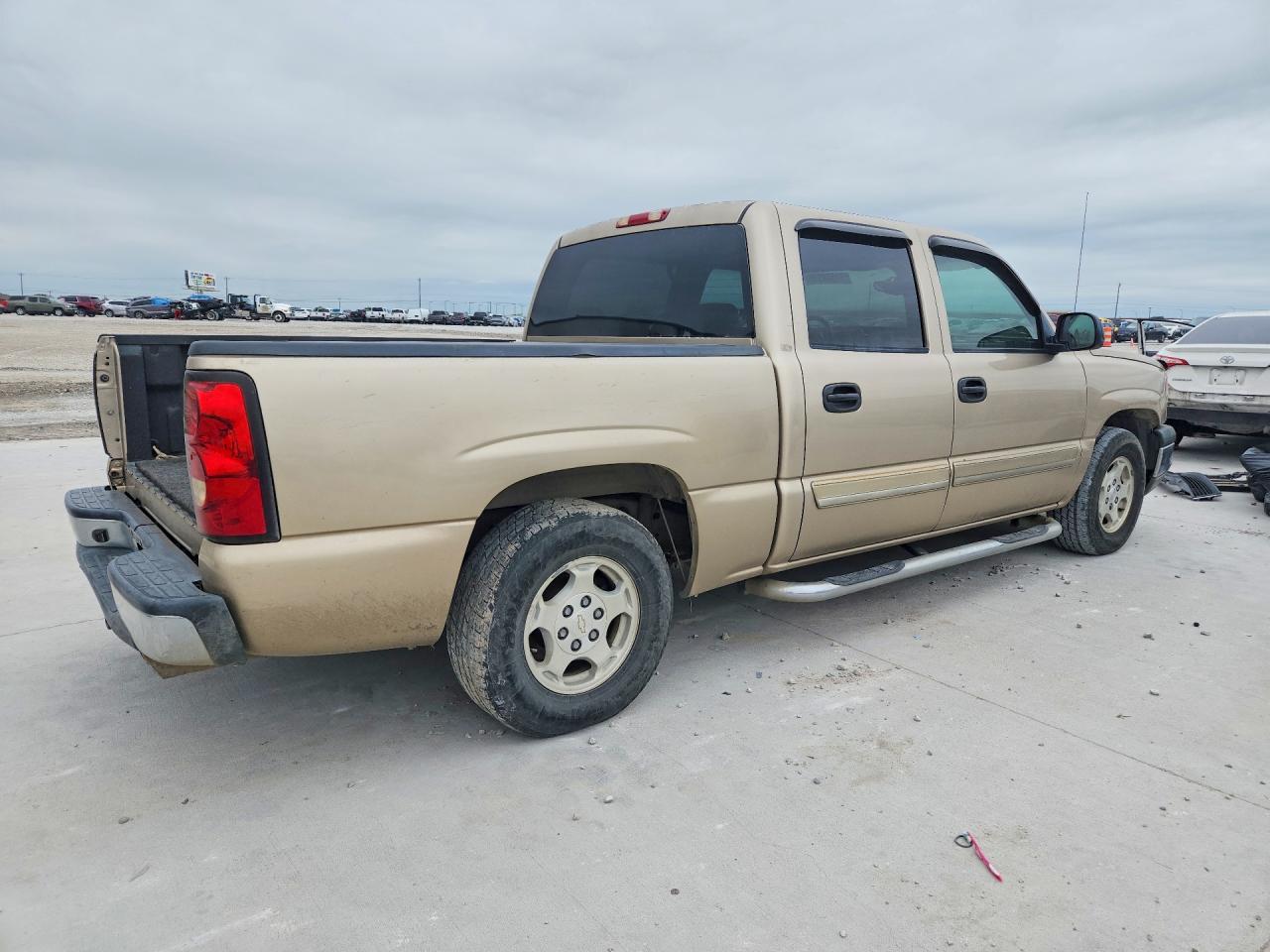 2004 Chevrolet Silverado C1500 Gold vin: 2GCEC13T141293006